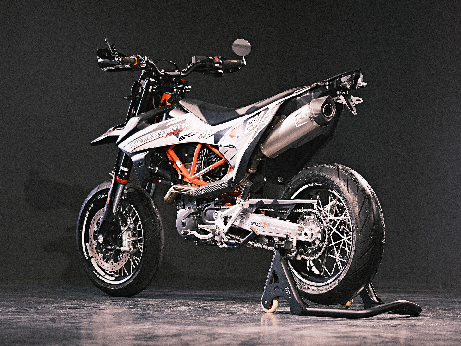 KTM 690 SMC R ABS (35 kW)-image-3