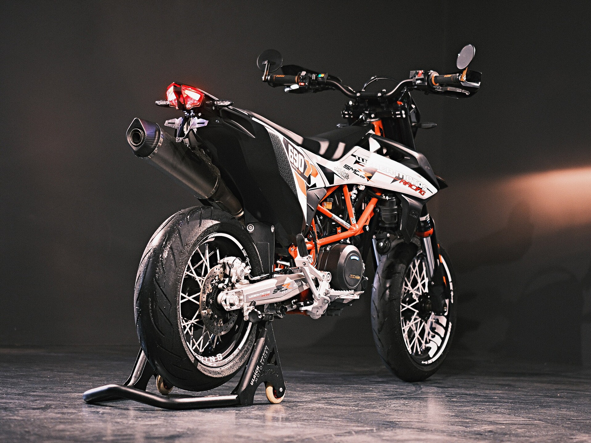 KTM 690 SMC R ABS (35 kW)-image-2