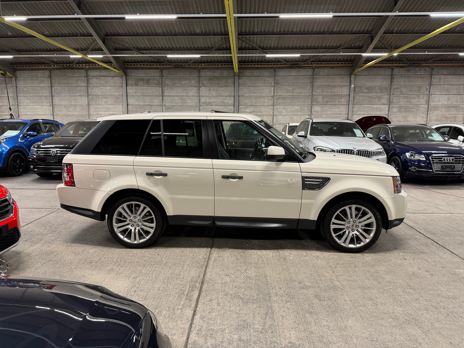 LAND ROVER Range Rover Sport 3.6 TDV8 Autobiography Automatic-showroom-element-3