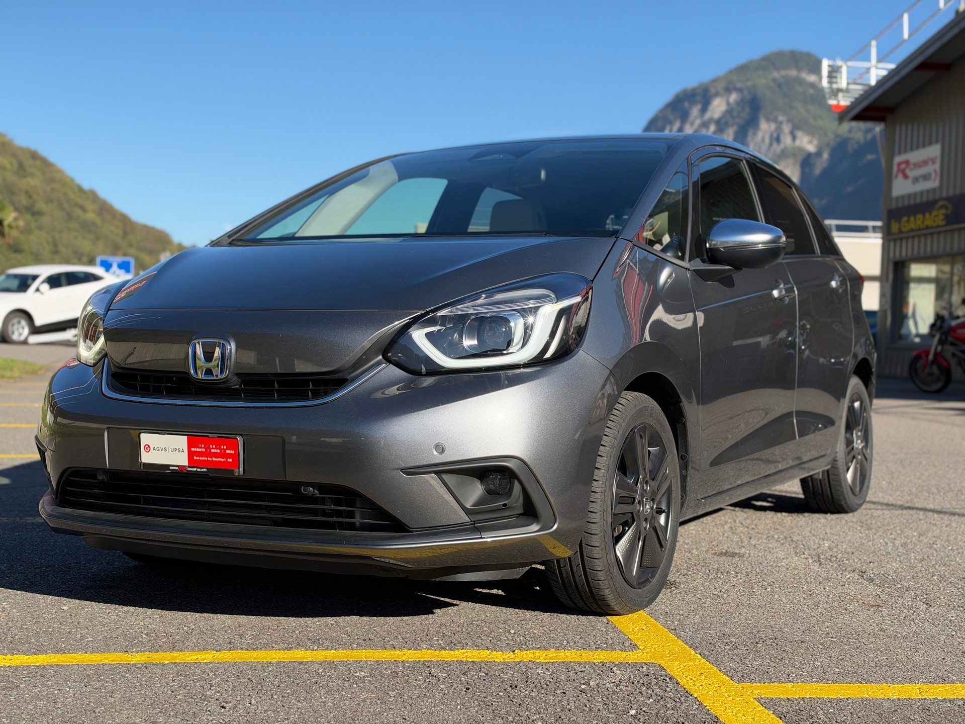 HONDA Jazz 1.5i-MMD Executive E-CVT-showroom-element-1