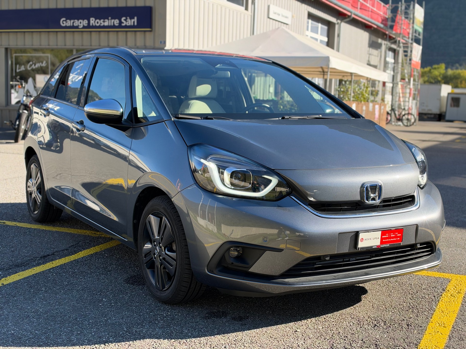 HONDA Jazz 1.5i-MMD Executive E-CVT-showroom-element-3