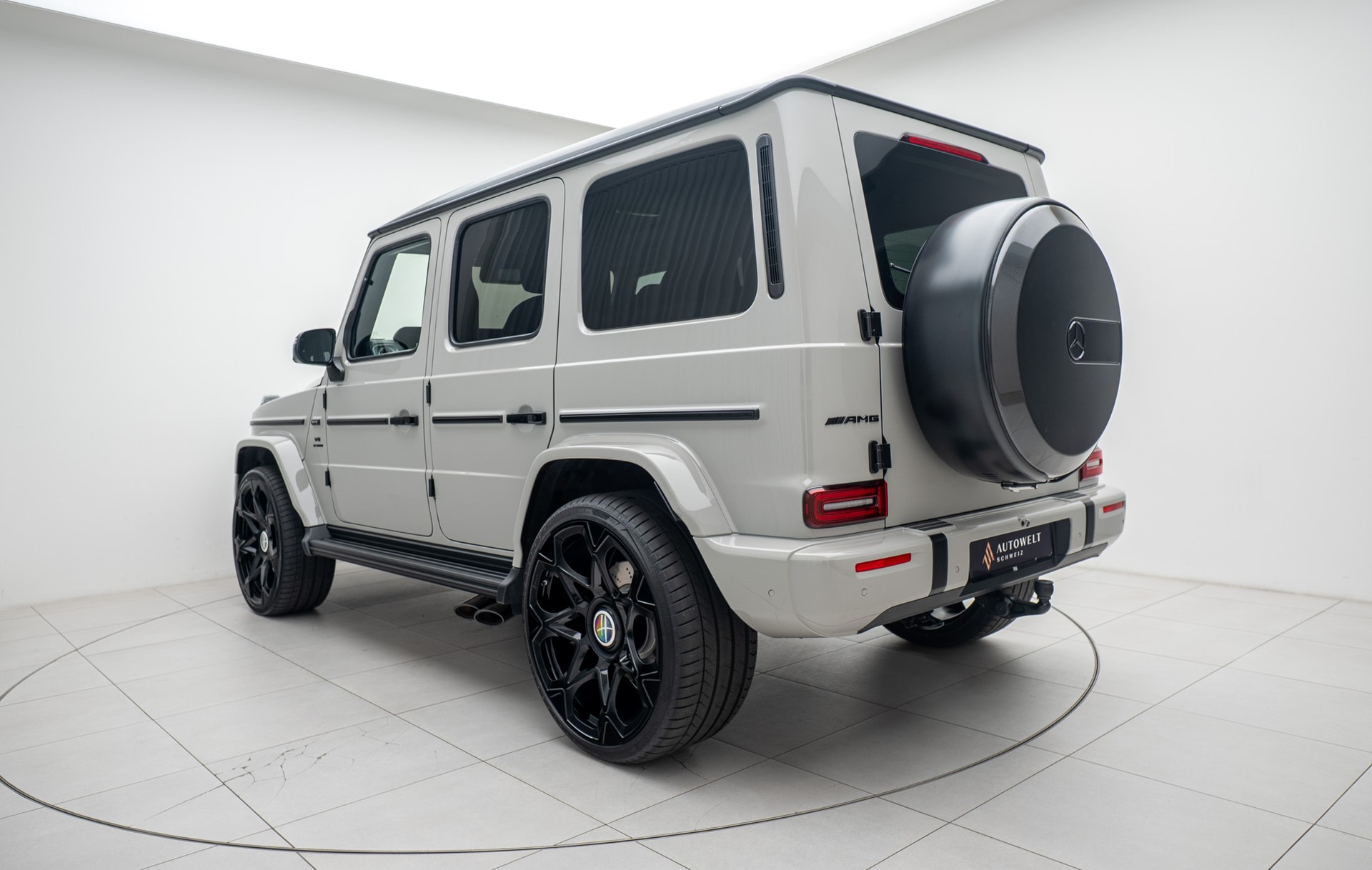 MERCEDES-BENZ G 63 AMG 9G-Tronic / HOF-showroom-element-2