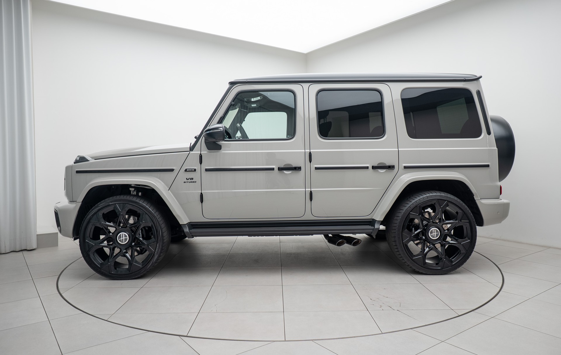MERCEDES-BENZ G 63 AMG 9G-Tronic / HOF-showroom-element-1