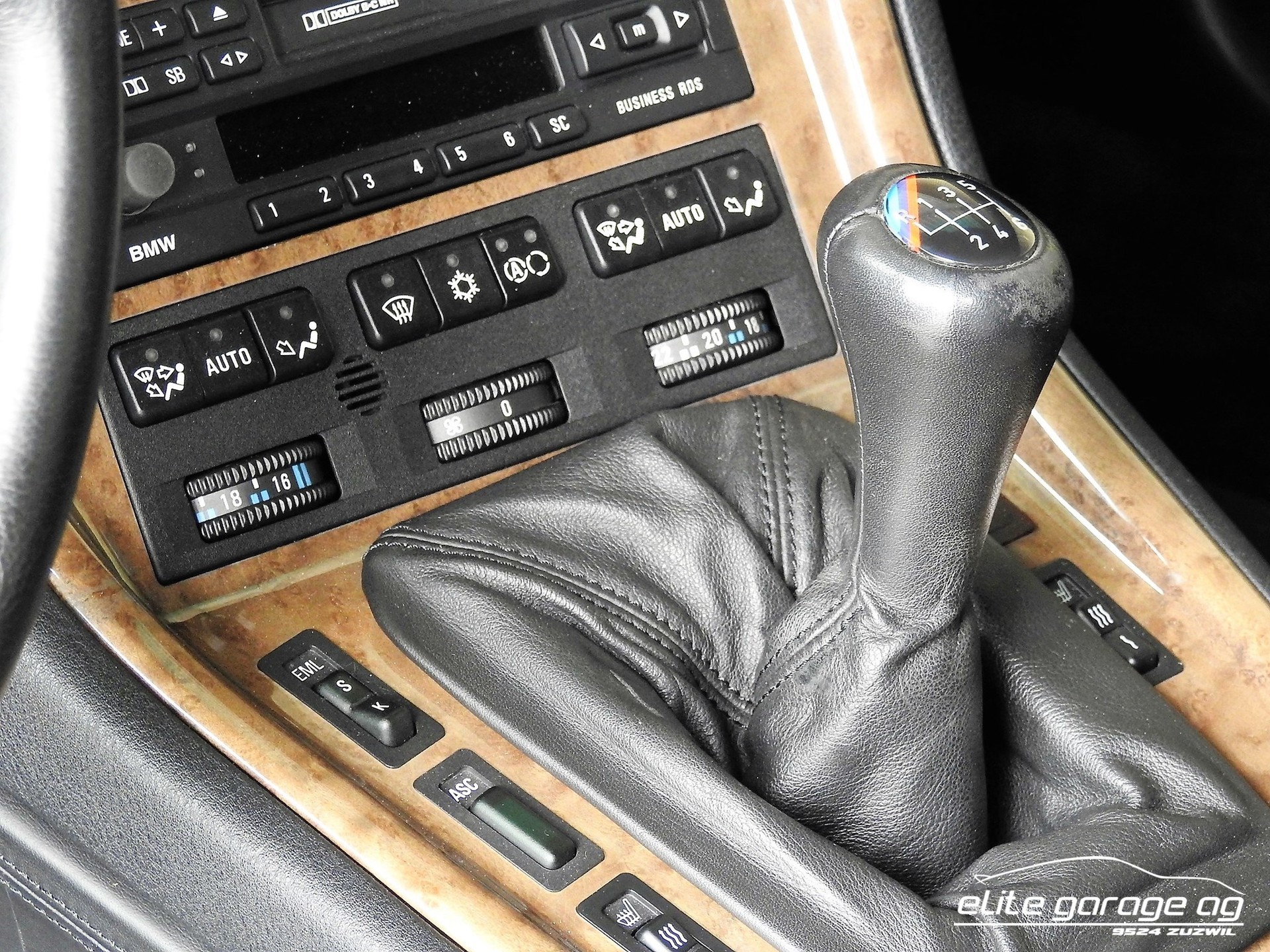 BMW 850CSi-image-10