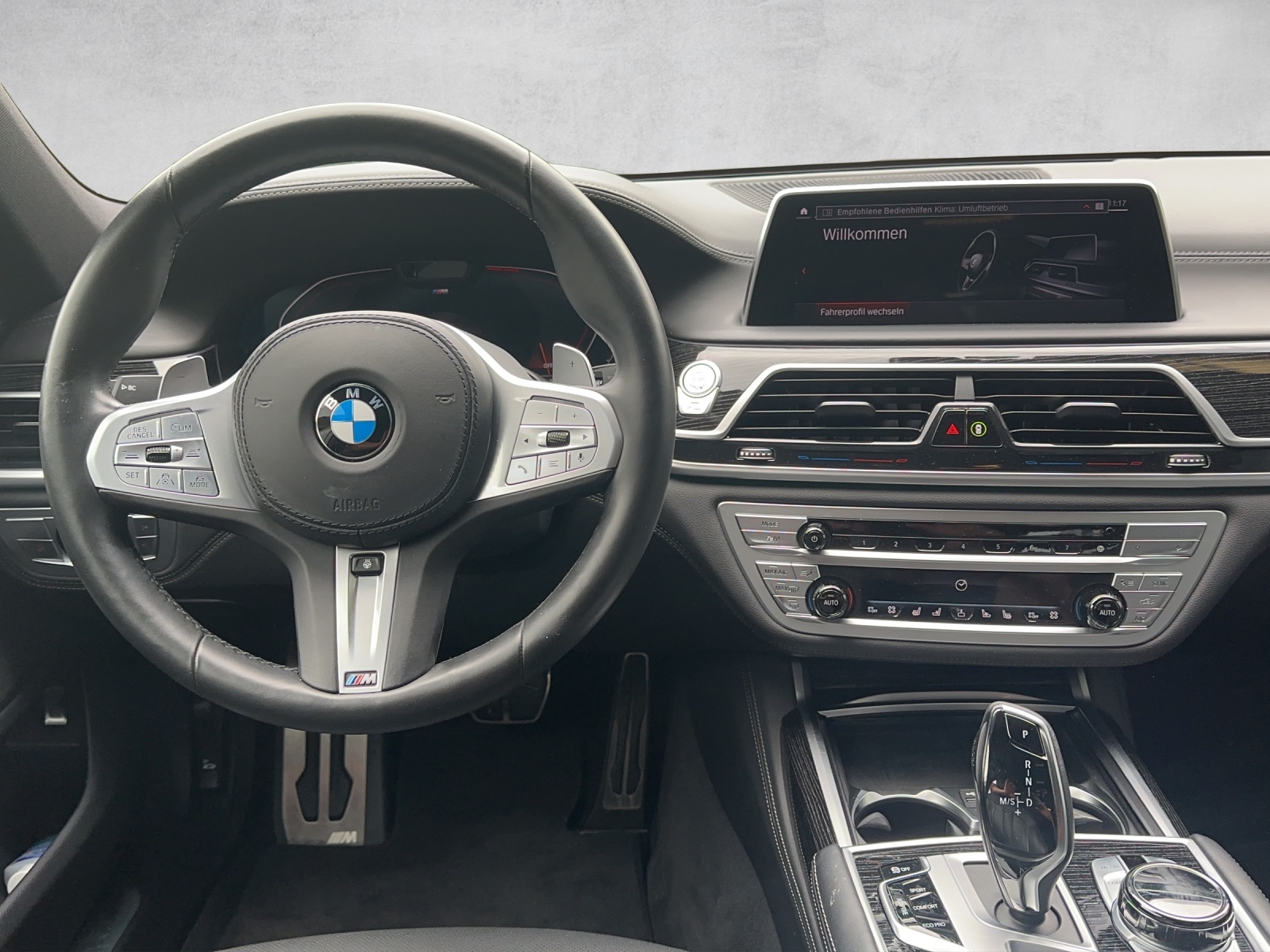 BMW 750i xDrive Steptronic-image-6