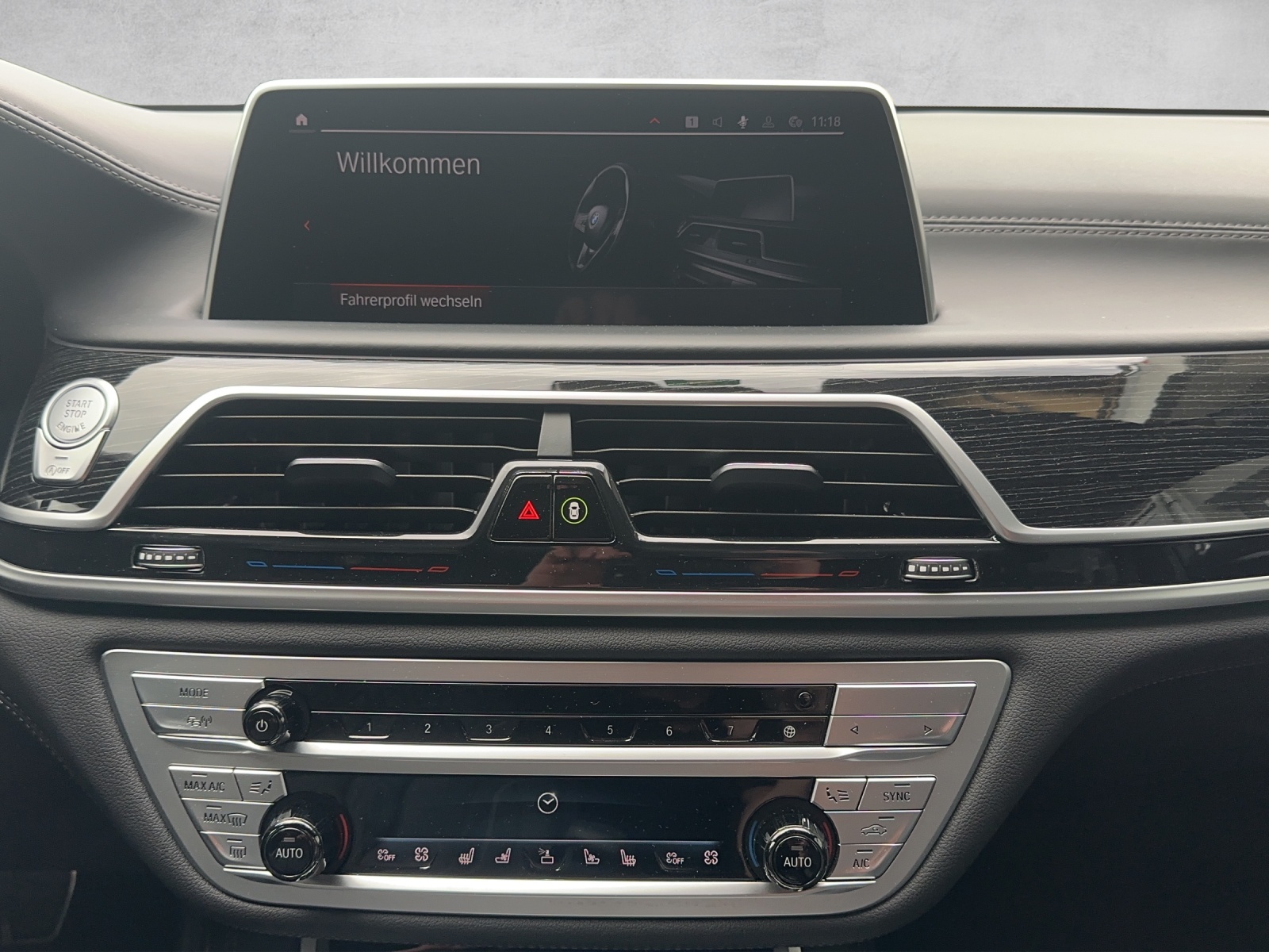 BMW 750i xDrive Steptronic-image-8