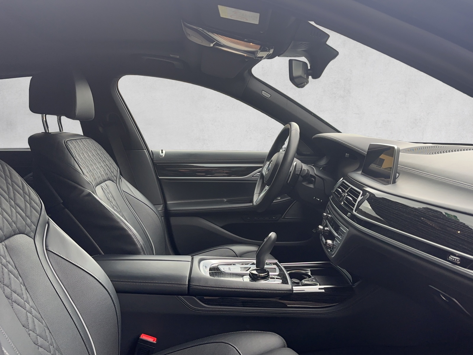 BMW 750i xDrive Steptronic-image-10
