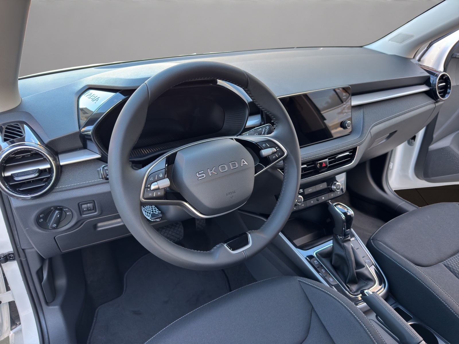 SKODA Fabia 1.0 TSI Selection DSG-image-9