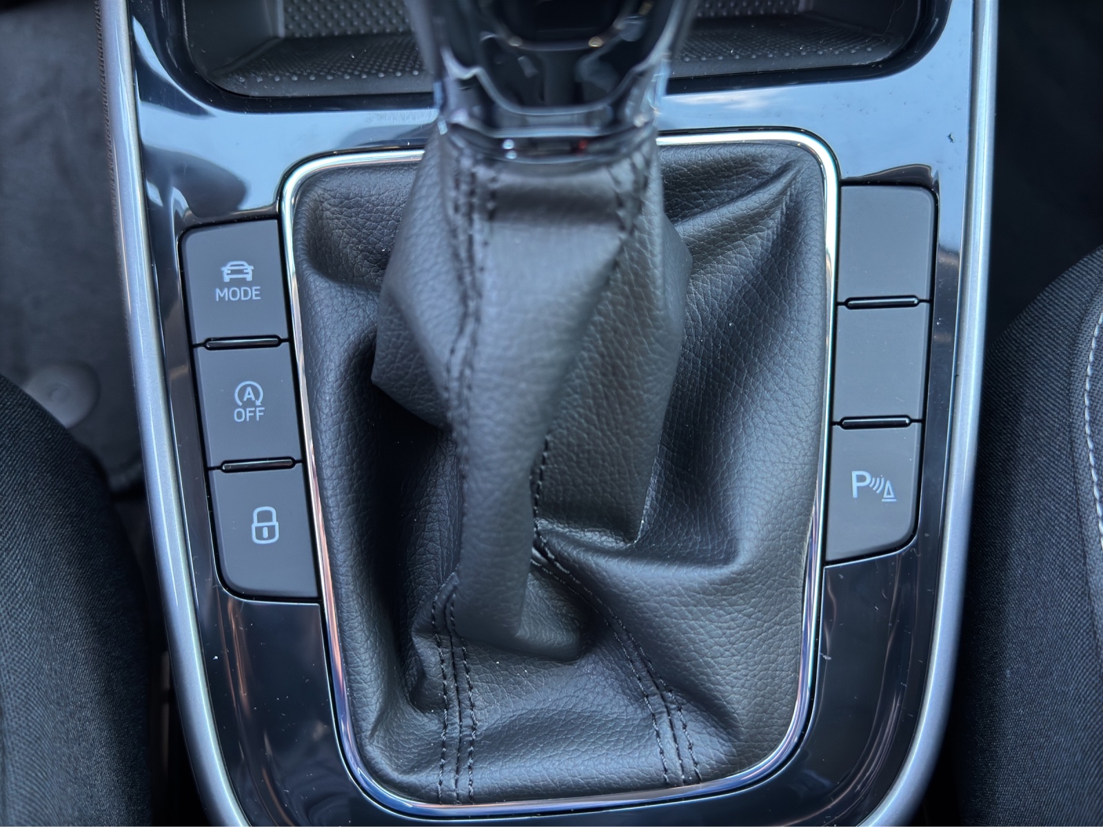 SKODA Fabia 1.0 TSI Selection DSG-image-24
