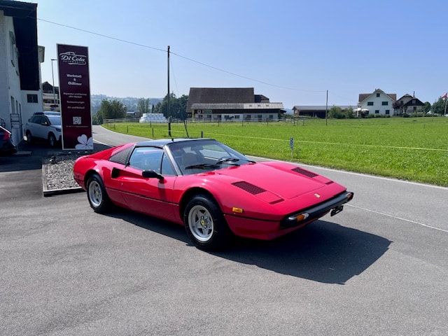 FERRARI GTS-showroom-element-1