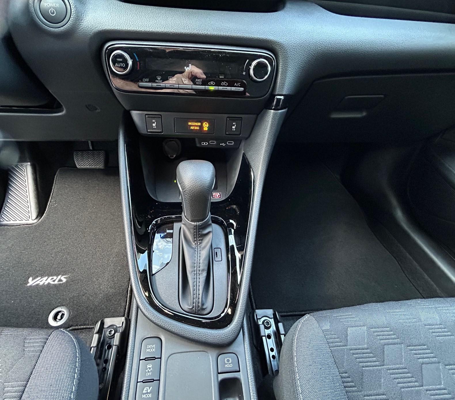 TOYOTA Yaris 1.5 VVT-i HSD Trend-image-9