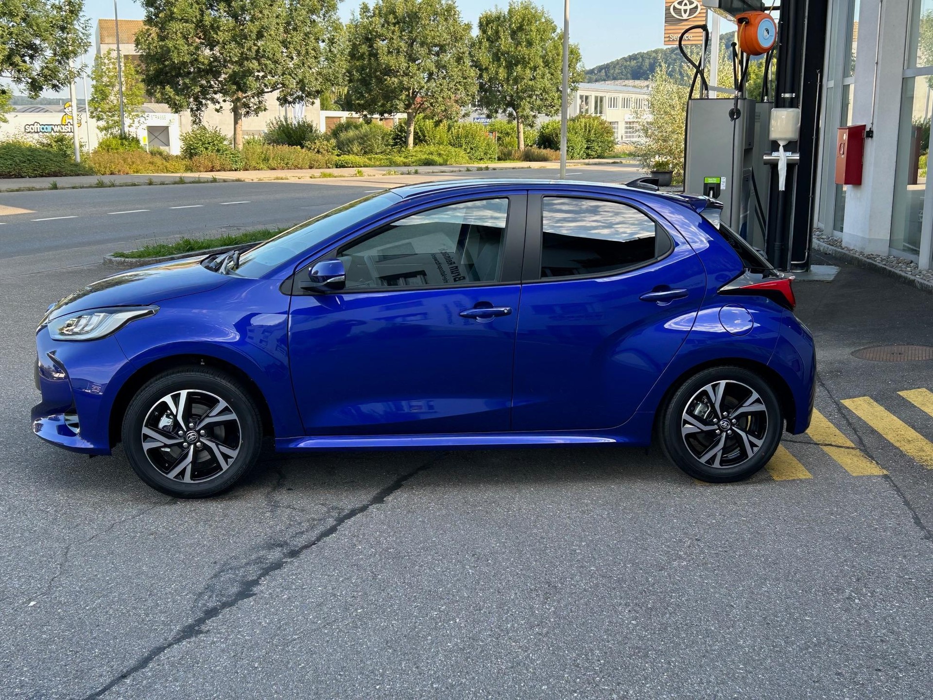 TOYOTA Yaris 1.5 VVT-i HSD Trend-image-1