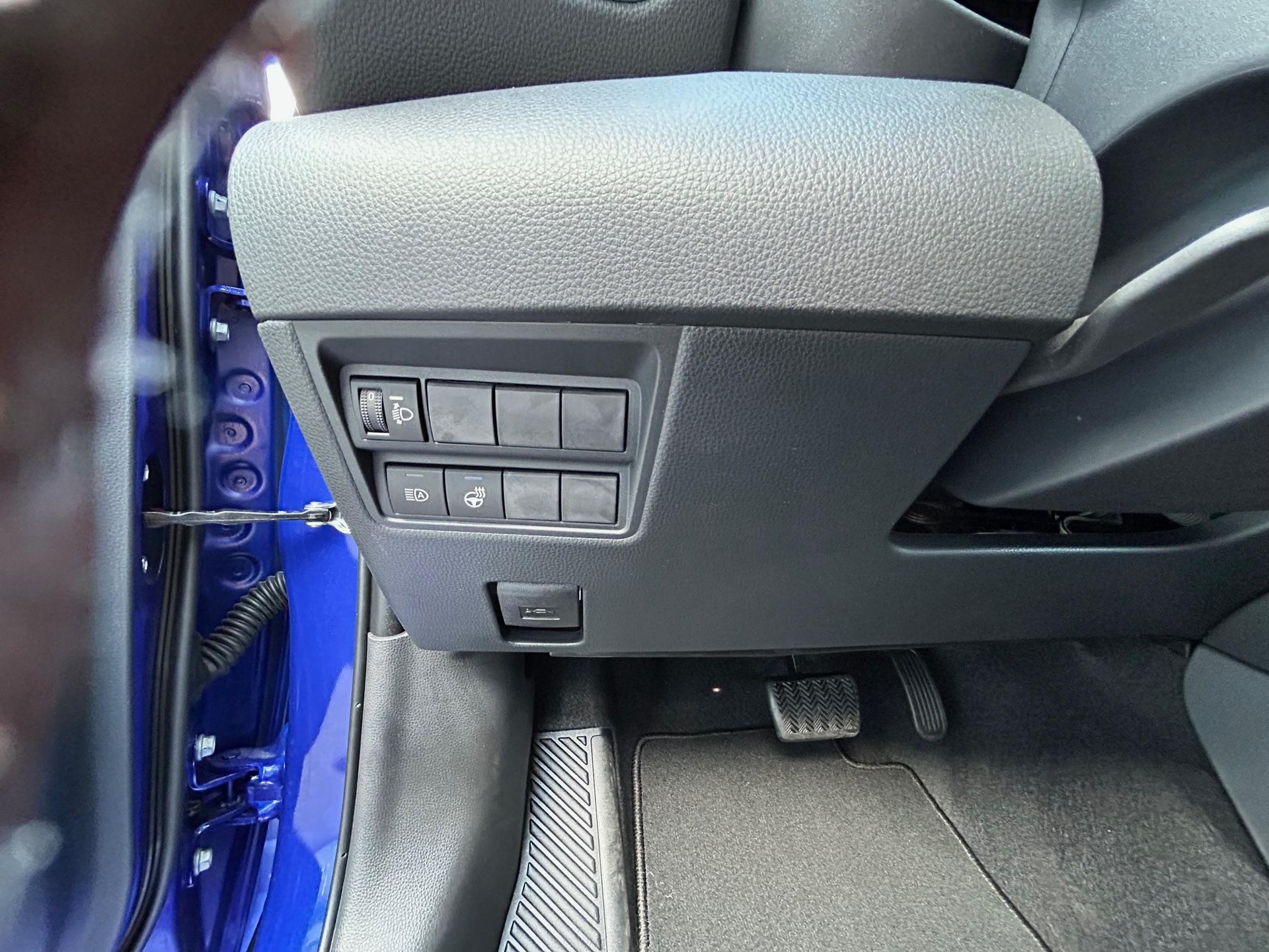 TOYOTA Yaris 1.5 VVT-i HSD Trend-image-11
