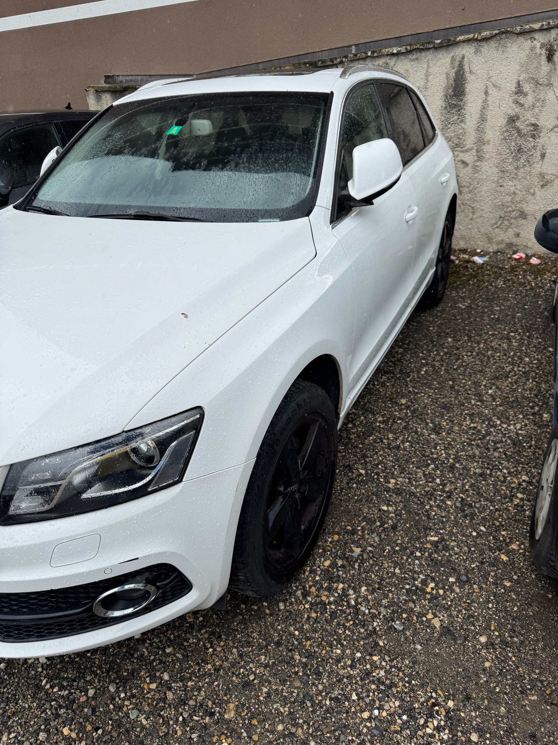 AUDI Q5 3.2 FSI quattro S-tronic-image-1