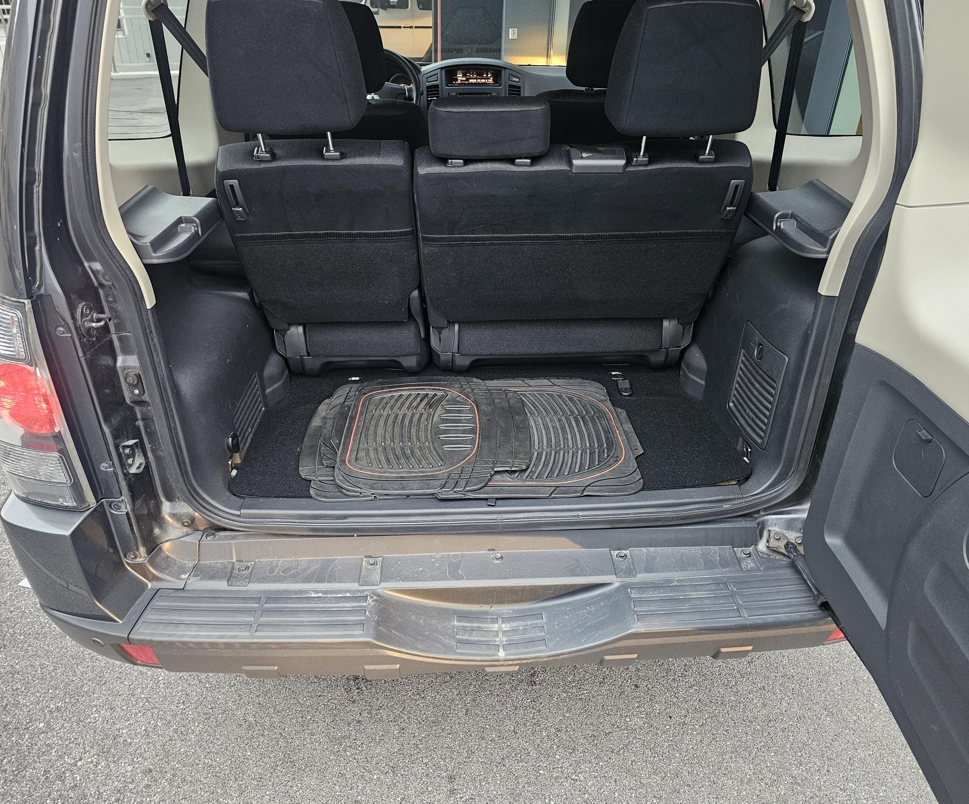 MITSUBISHI Pajero 3.2 DID Profi-image-8