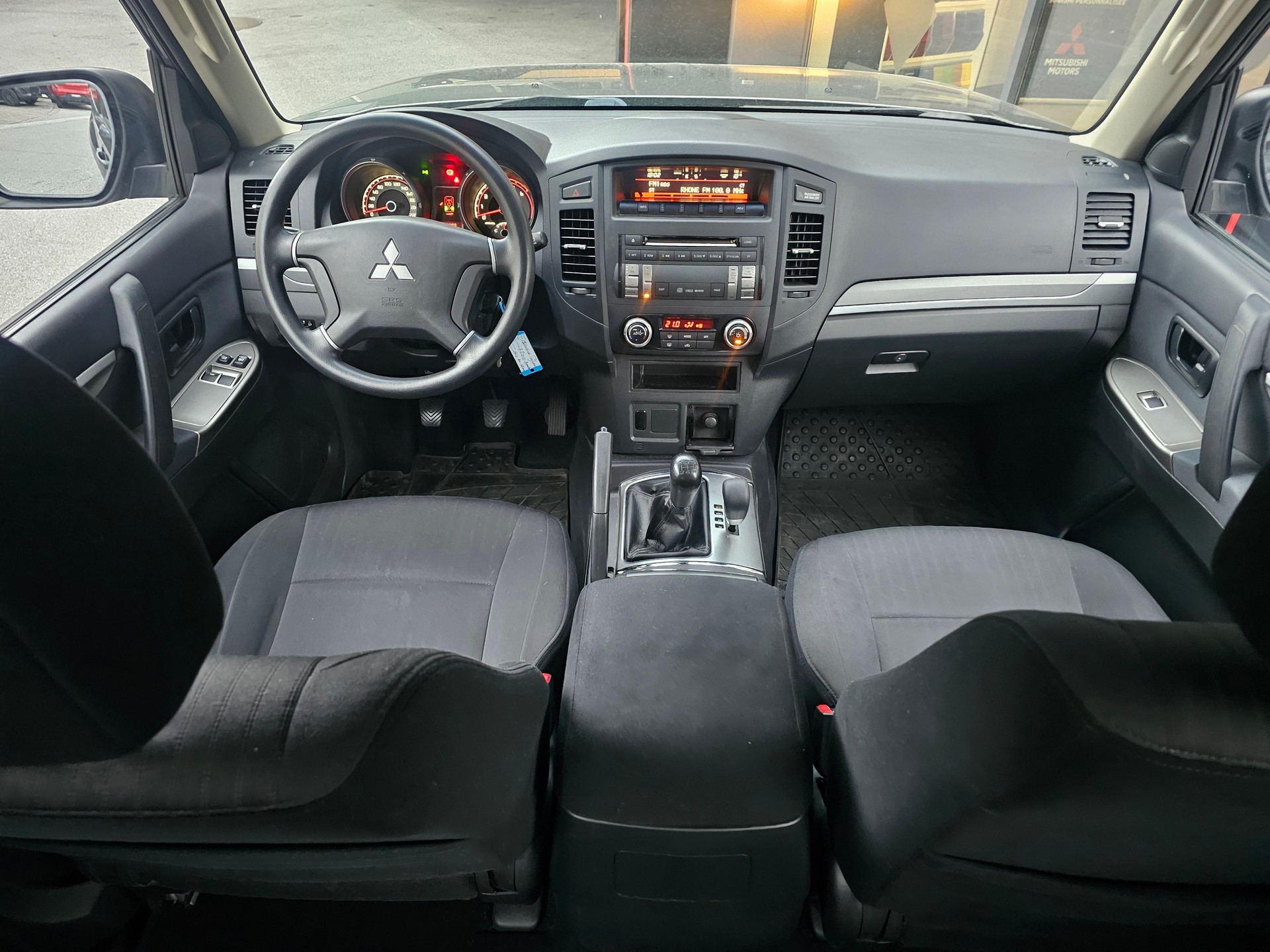 MITSUBISHI Pajero 3.2 DID Profi-image-7