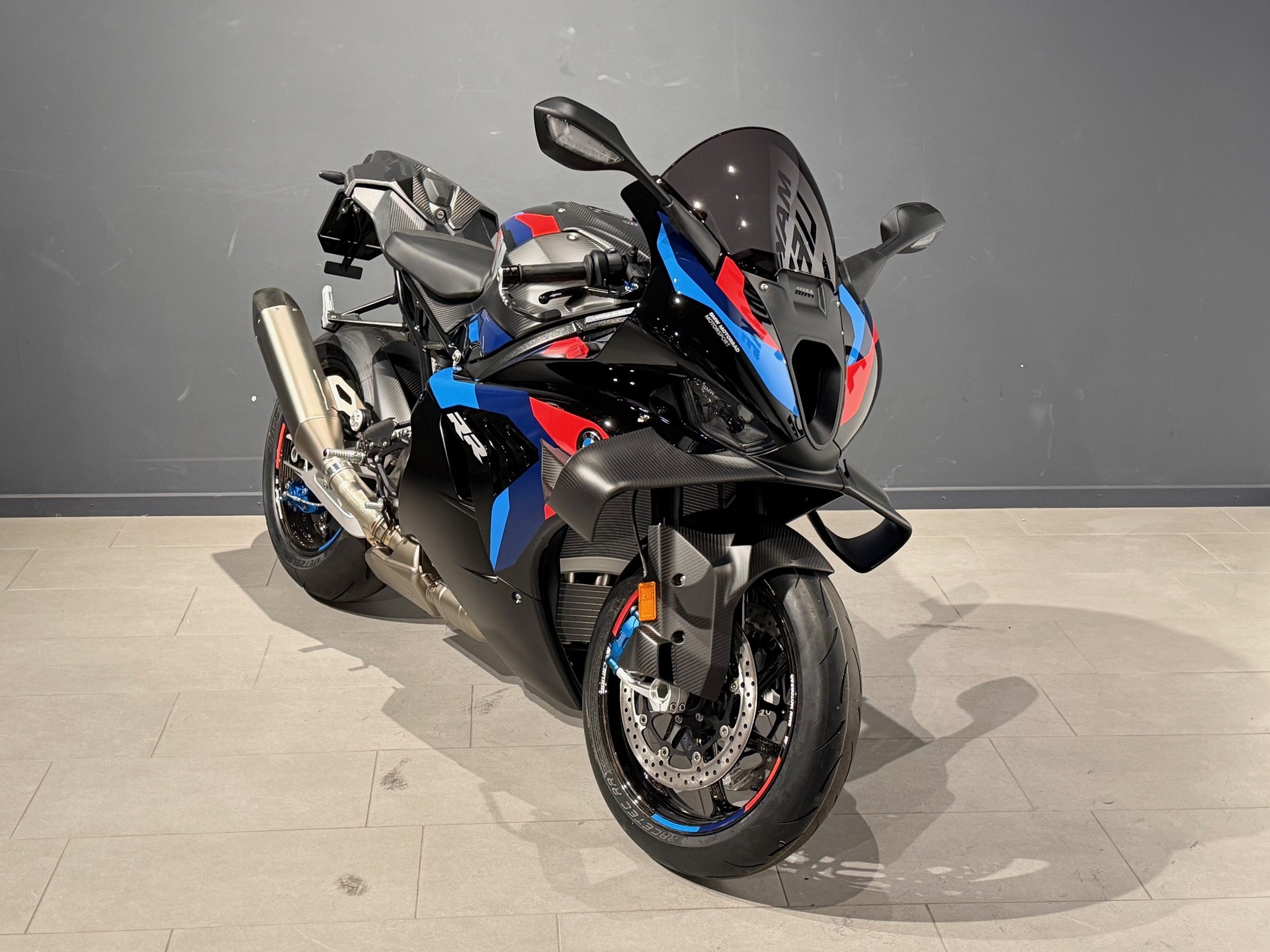 BMW M 1000 RR-image-1