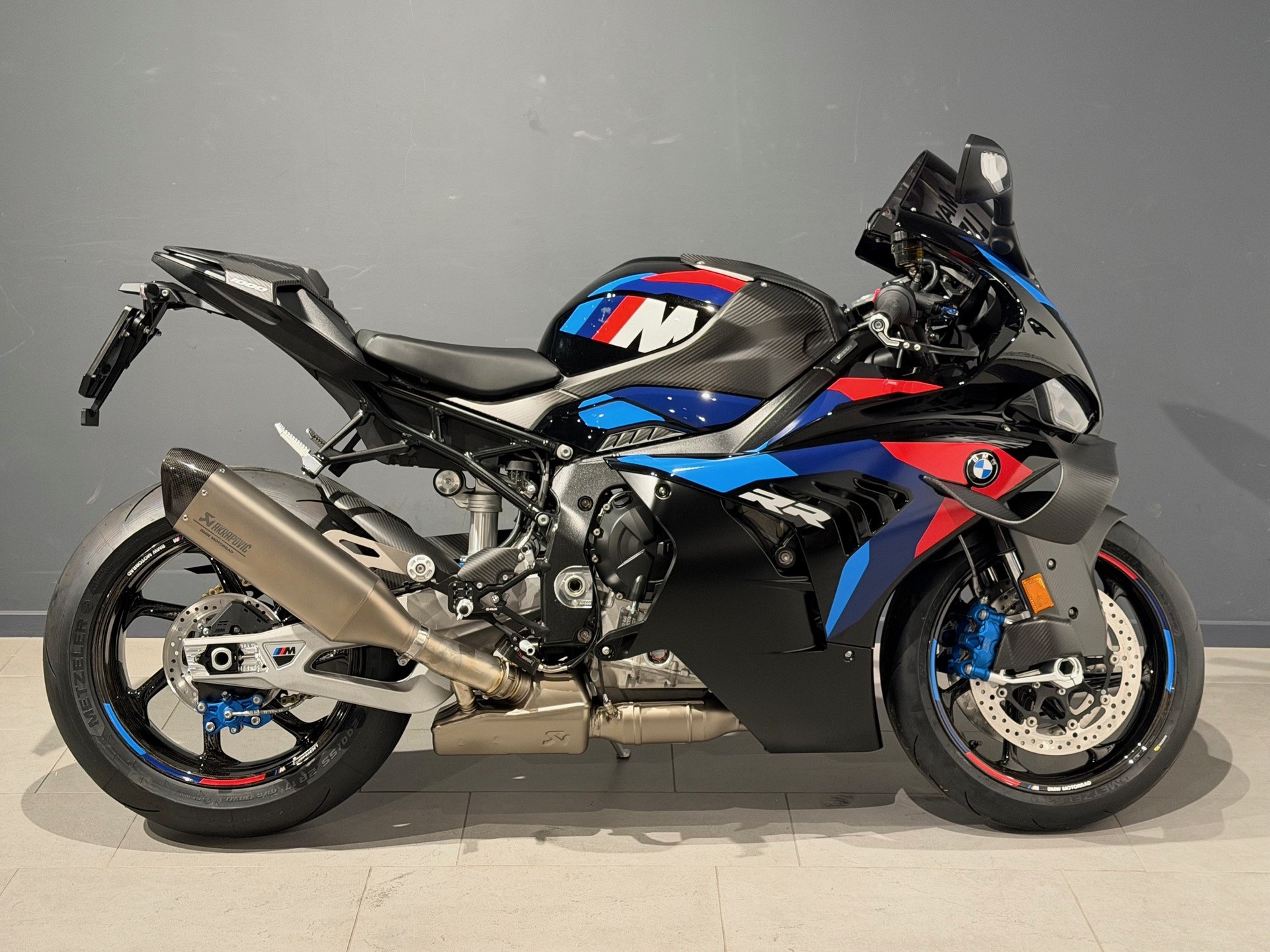 BMW M 1000 RR-image-9