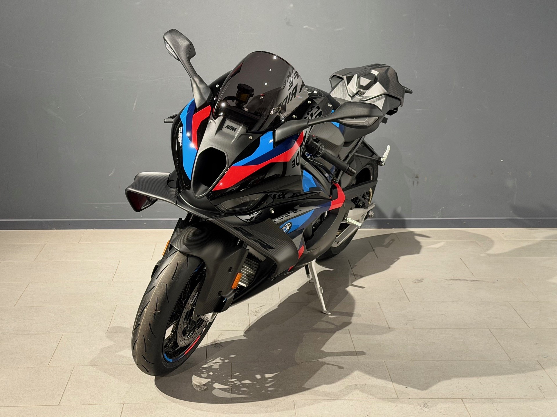 BMW M 1000 RR-image-2