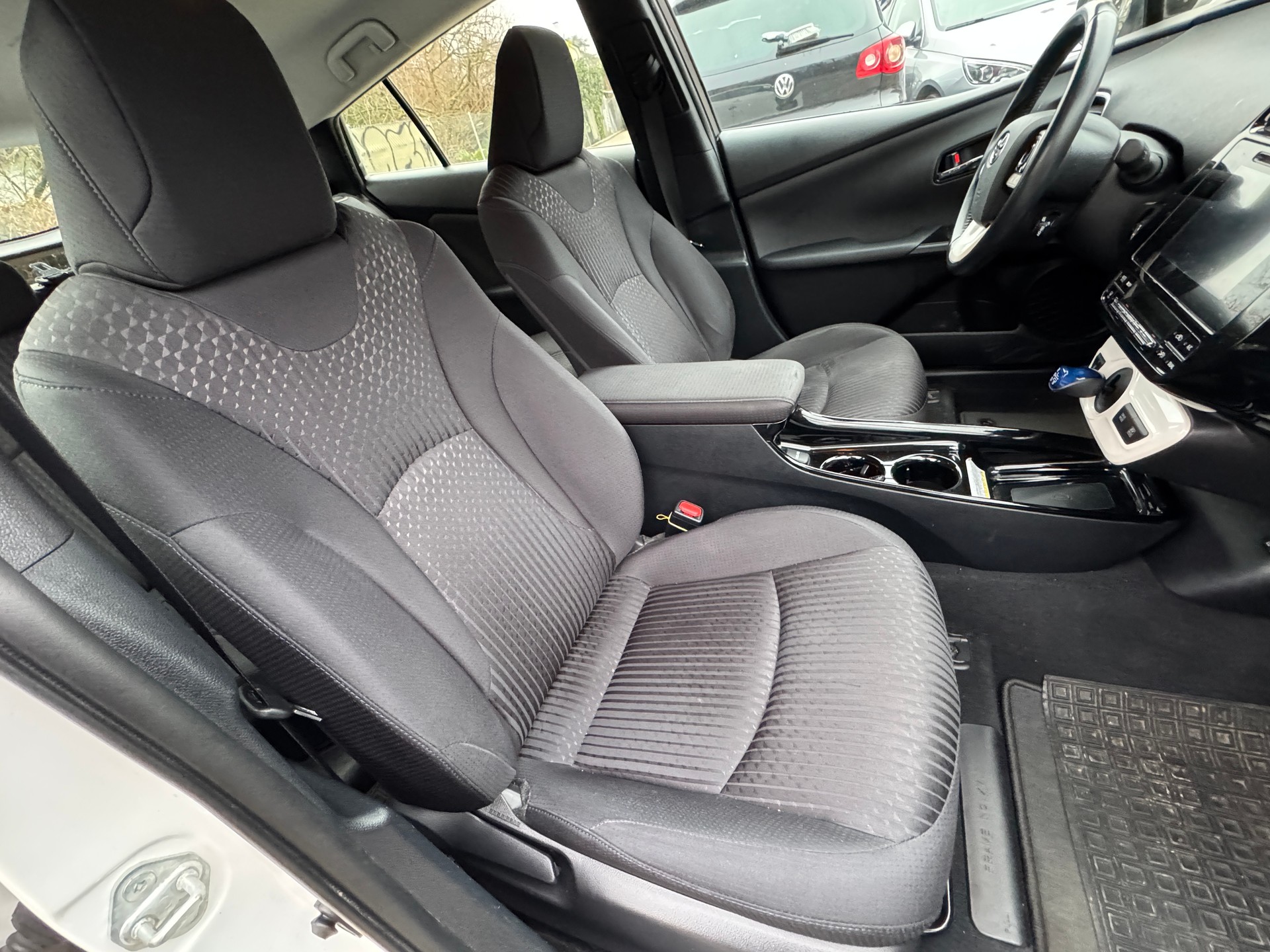 TOYOTA Prius 1.8 VVT-i Plug-in Hybrid Premium-image-7