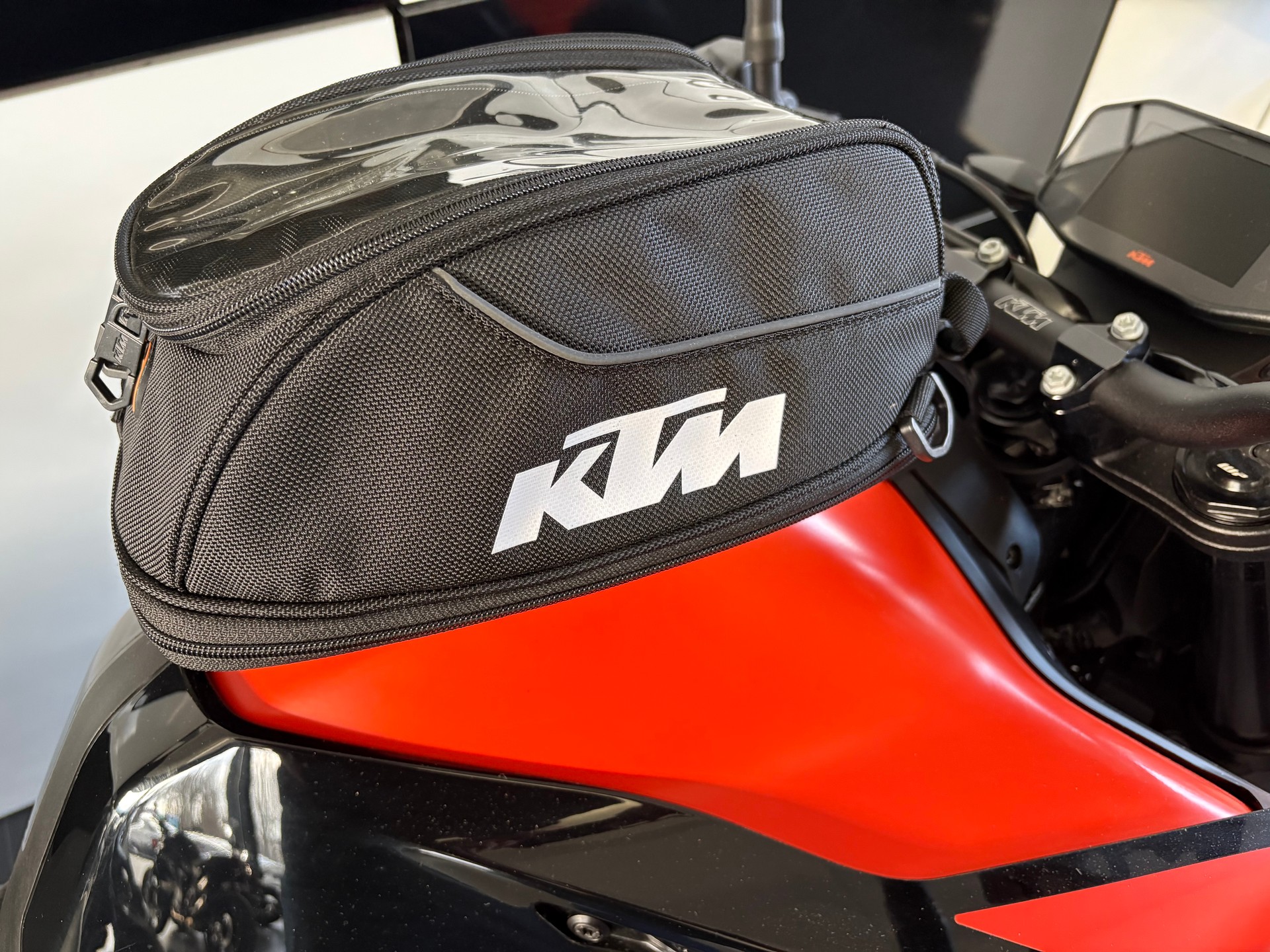 KTM 890 Duke L-image-8