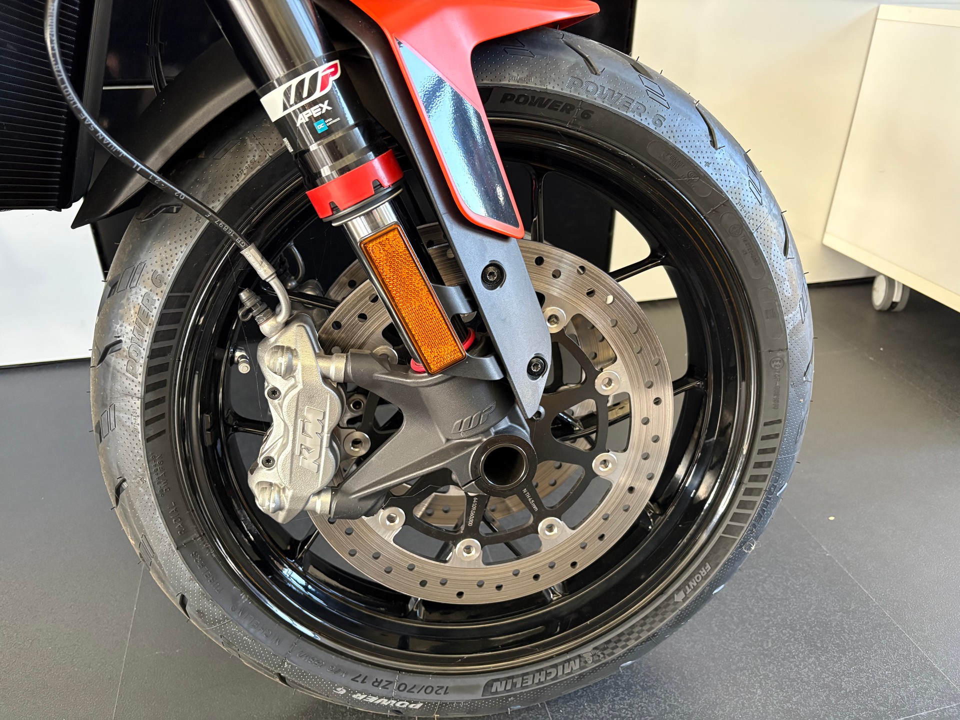 KTM 890 Duke L-image-3
