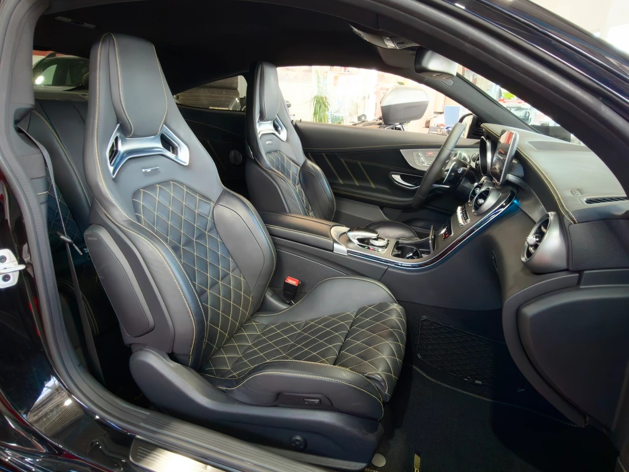 MERCEDES-BENZ C 63 S AMG Coupé EDITION 1-image-9