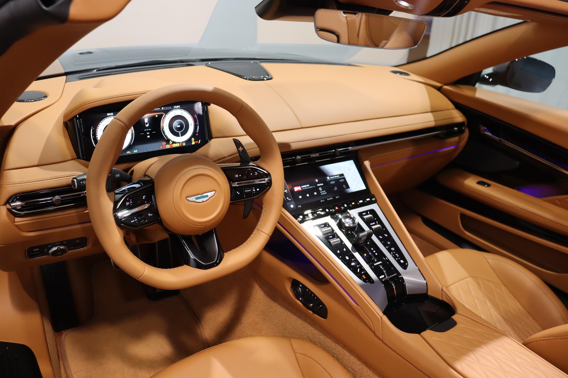 ASTON MARTIN DB12 Volante 4.0 V8 Bi-Turbo-image-5
