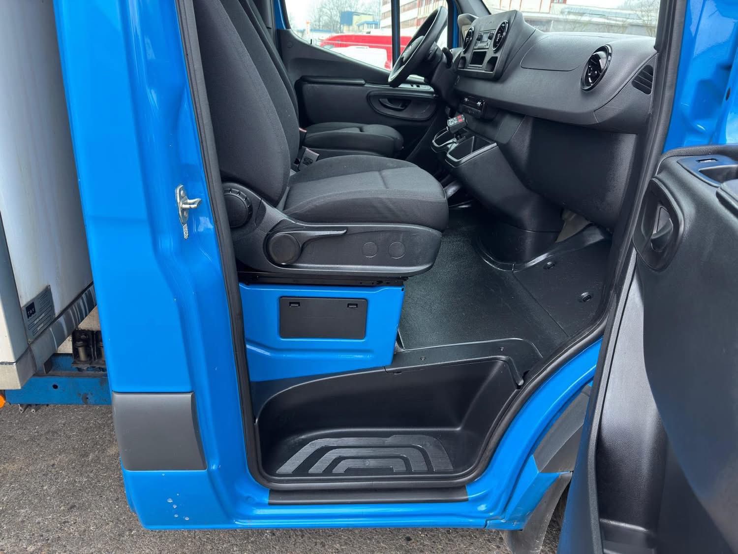 MERCEDES-BENZ Sprinter 315 CDI Standard 9G-TRONIC FWD-image-12