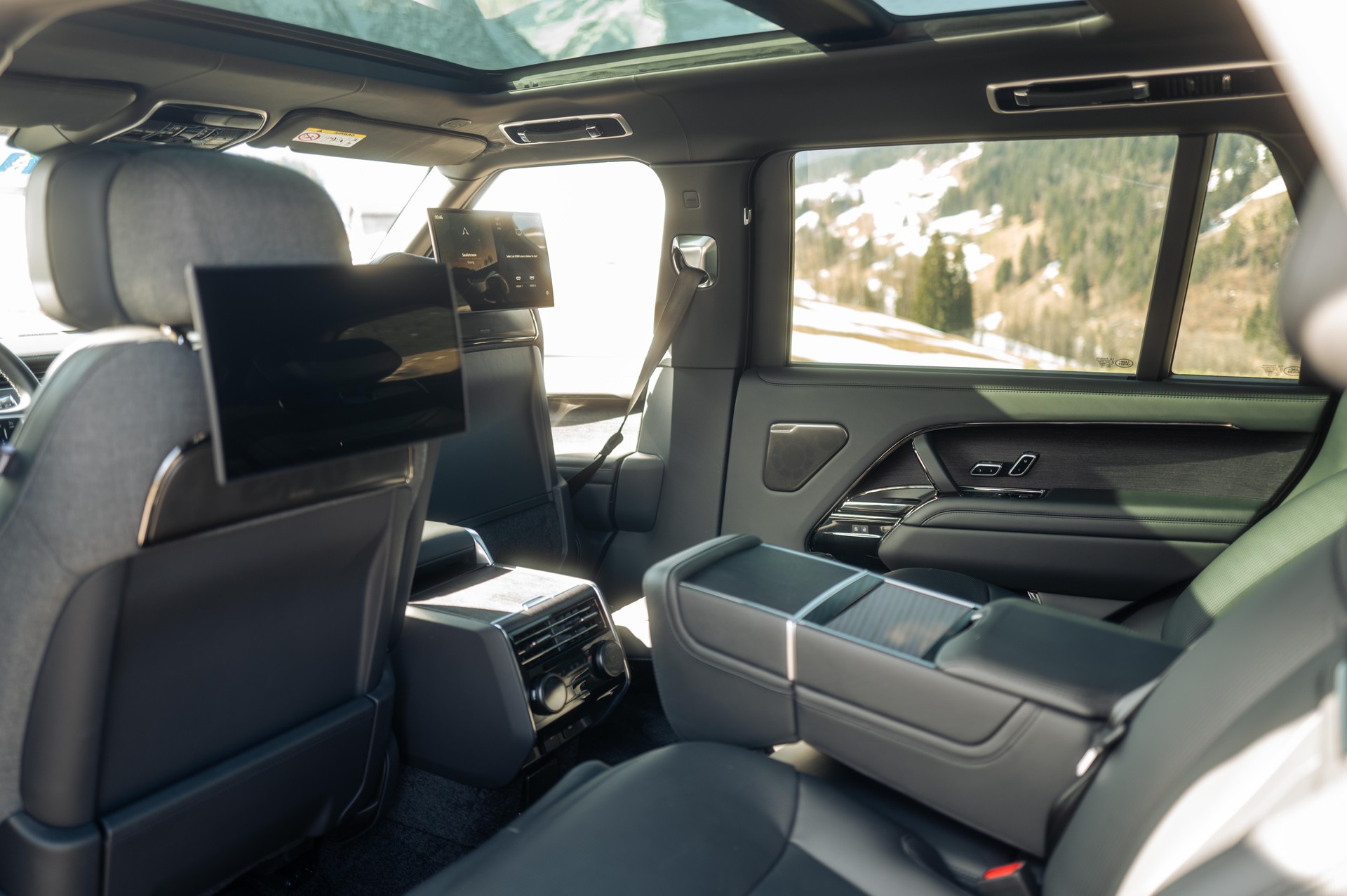 LAND ROVER Range Rover LWB P615 4.4 V8 SV Automatic-image-15