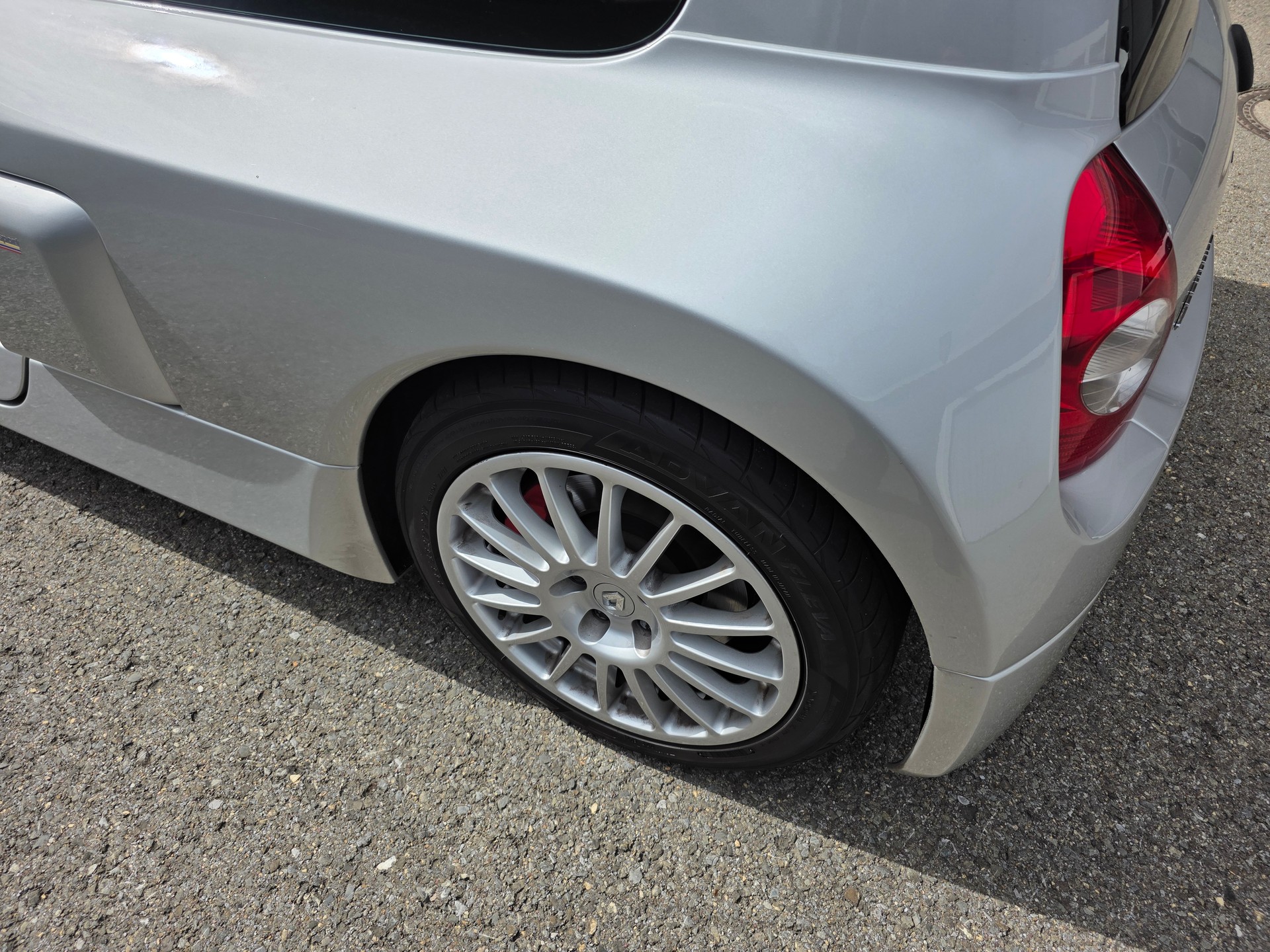 RENAULT Clio 3.0 V6-image-7