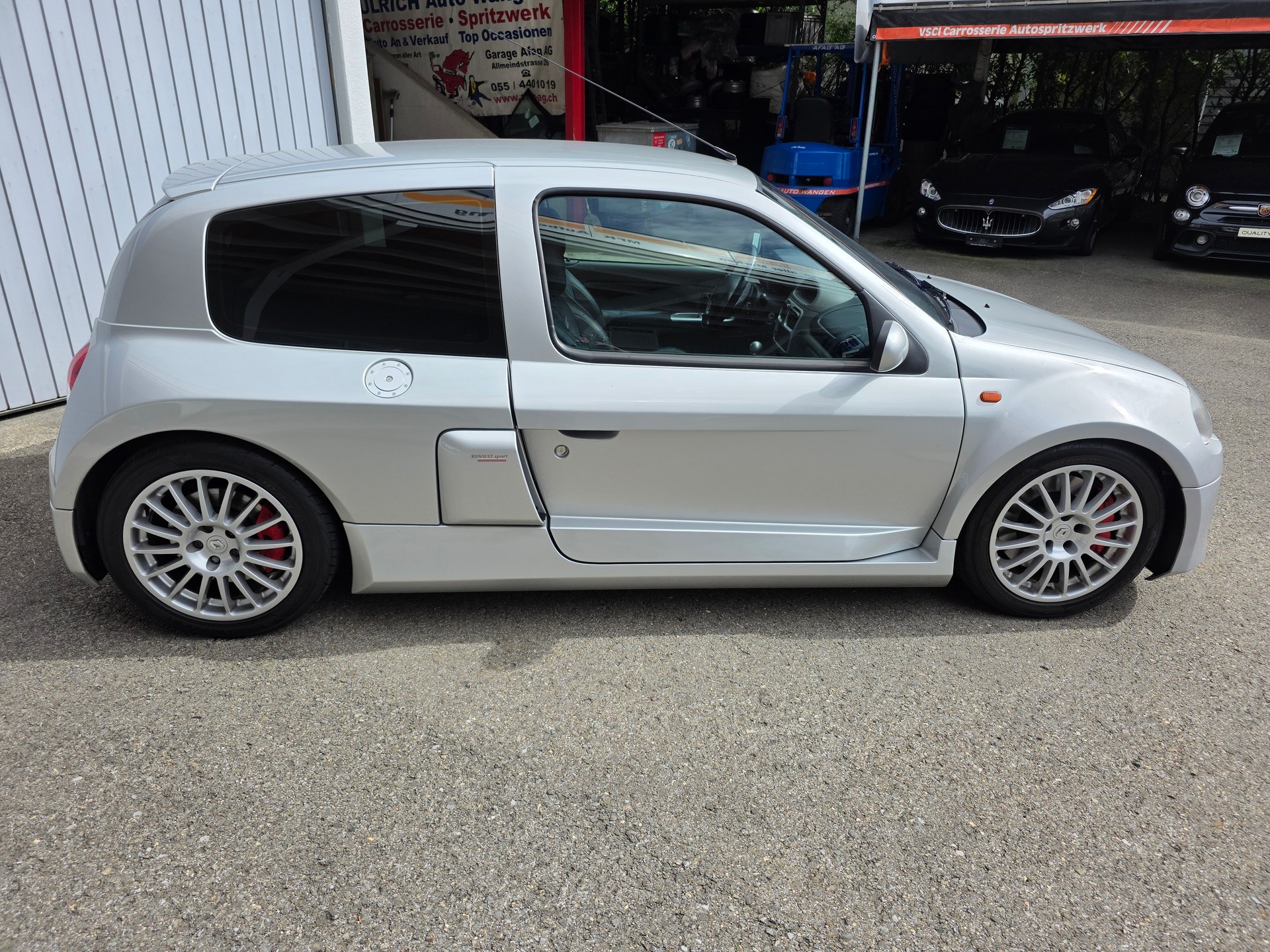 RENAULT Clio 3.0 V6-showroom-element-1