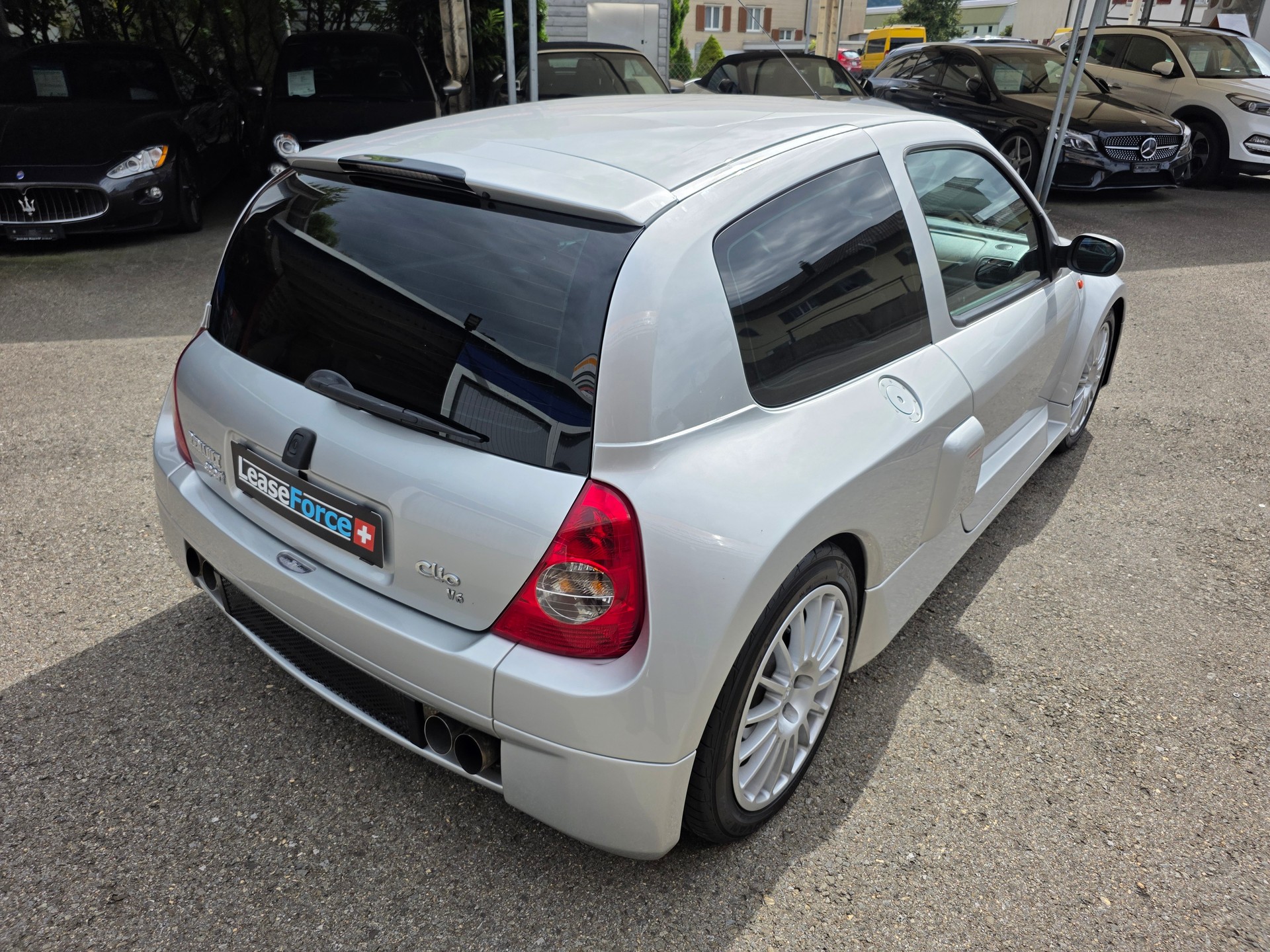 RENAULT Clio 3.0 V6-image-10