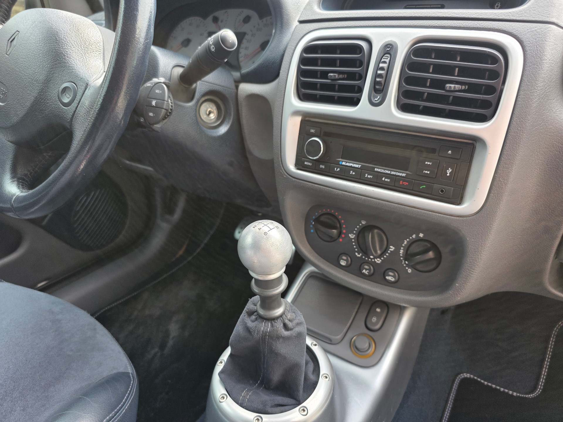 RENAULT Clio 3.0 V6-image-19