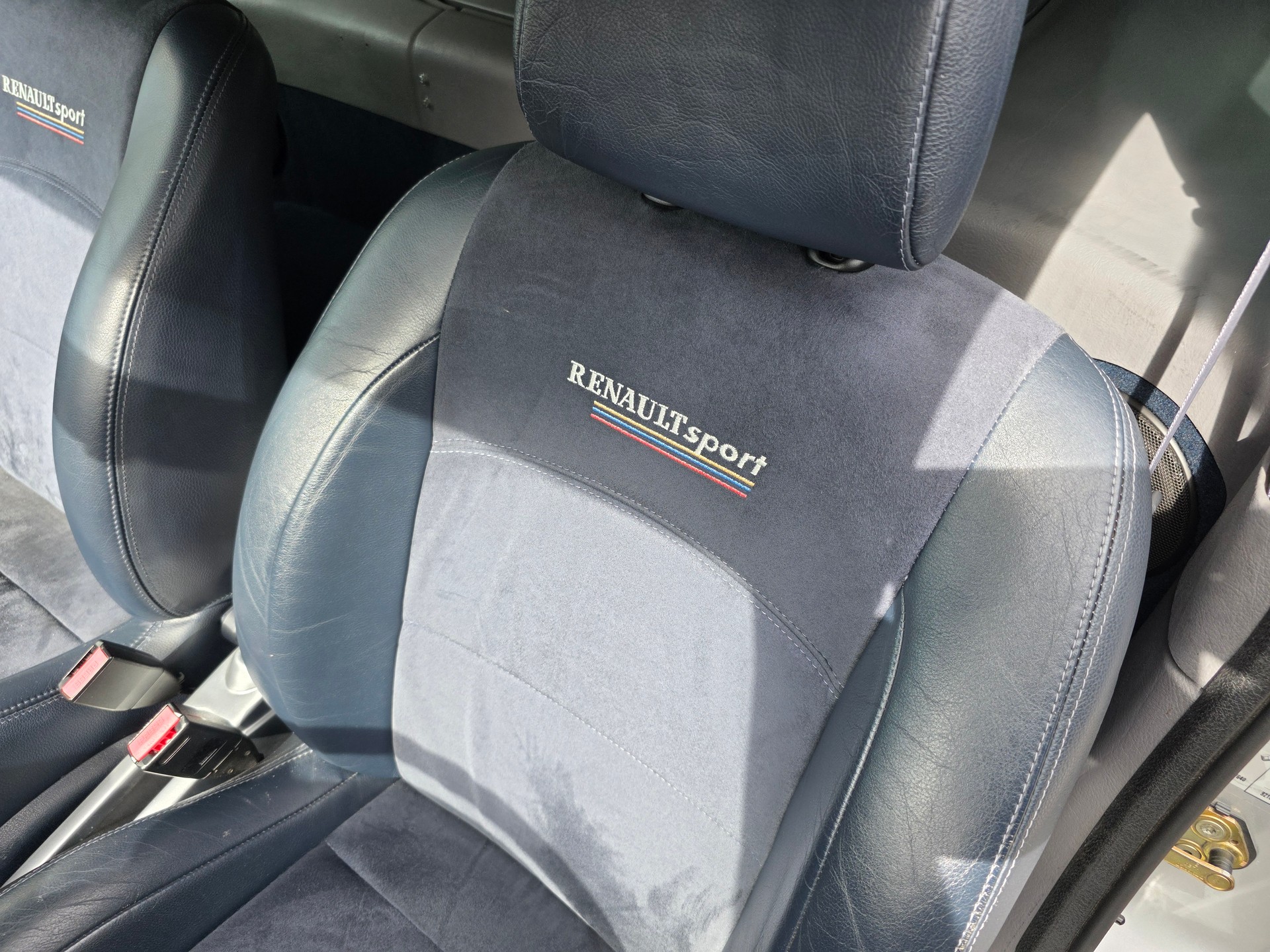 RENAULT Clio 3.0 V6-image-14