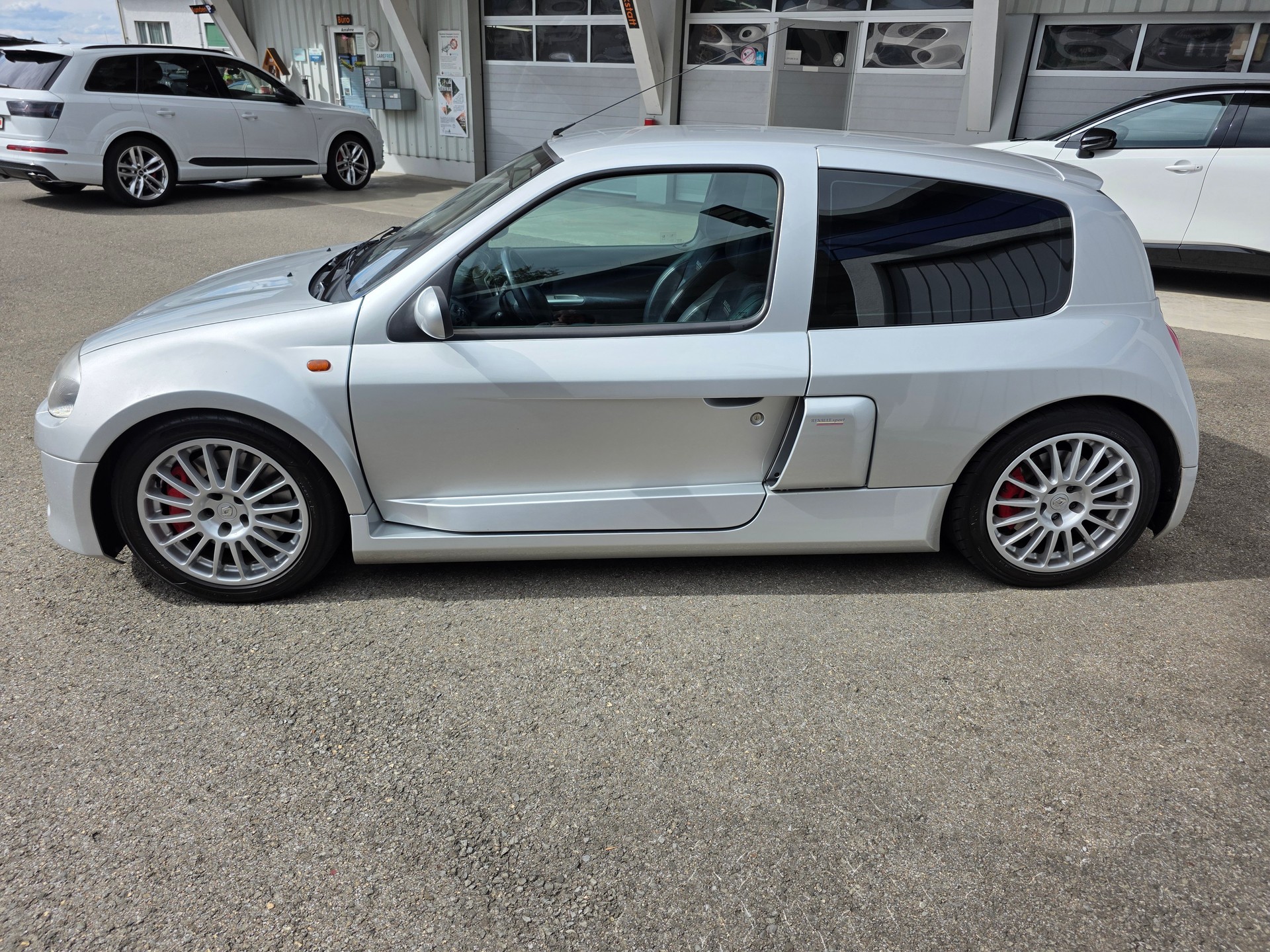 RENAULT Clio 3.0 V6-image-6