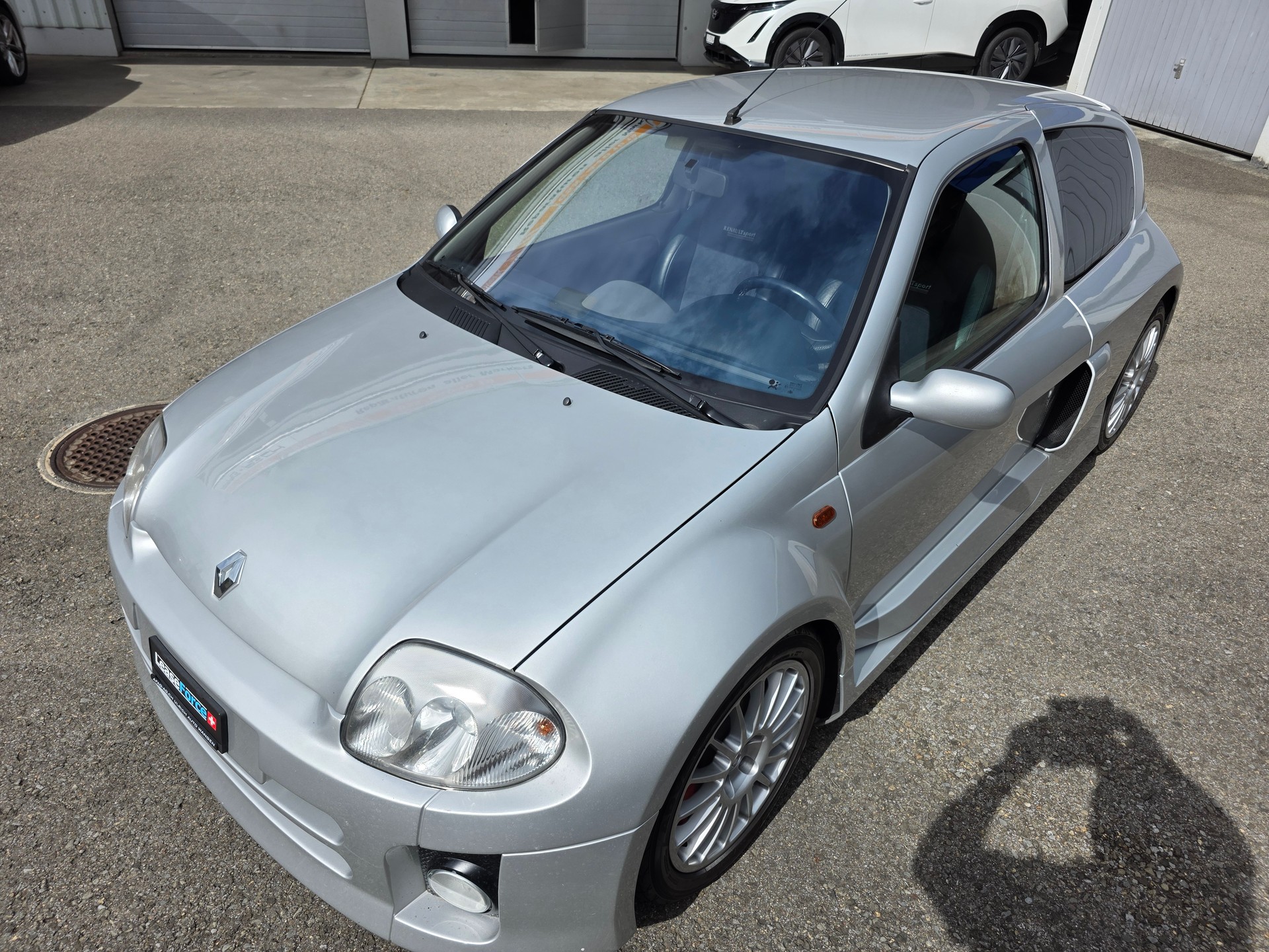 RENAULT Clio 3.0 V6-showroom-element-3