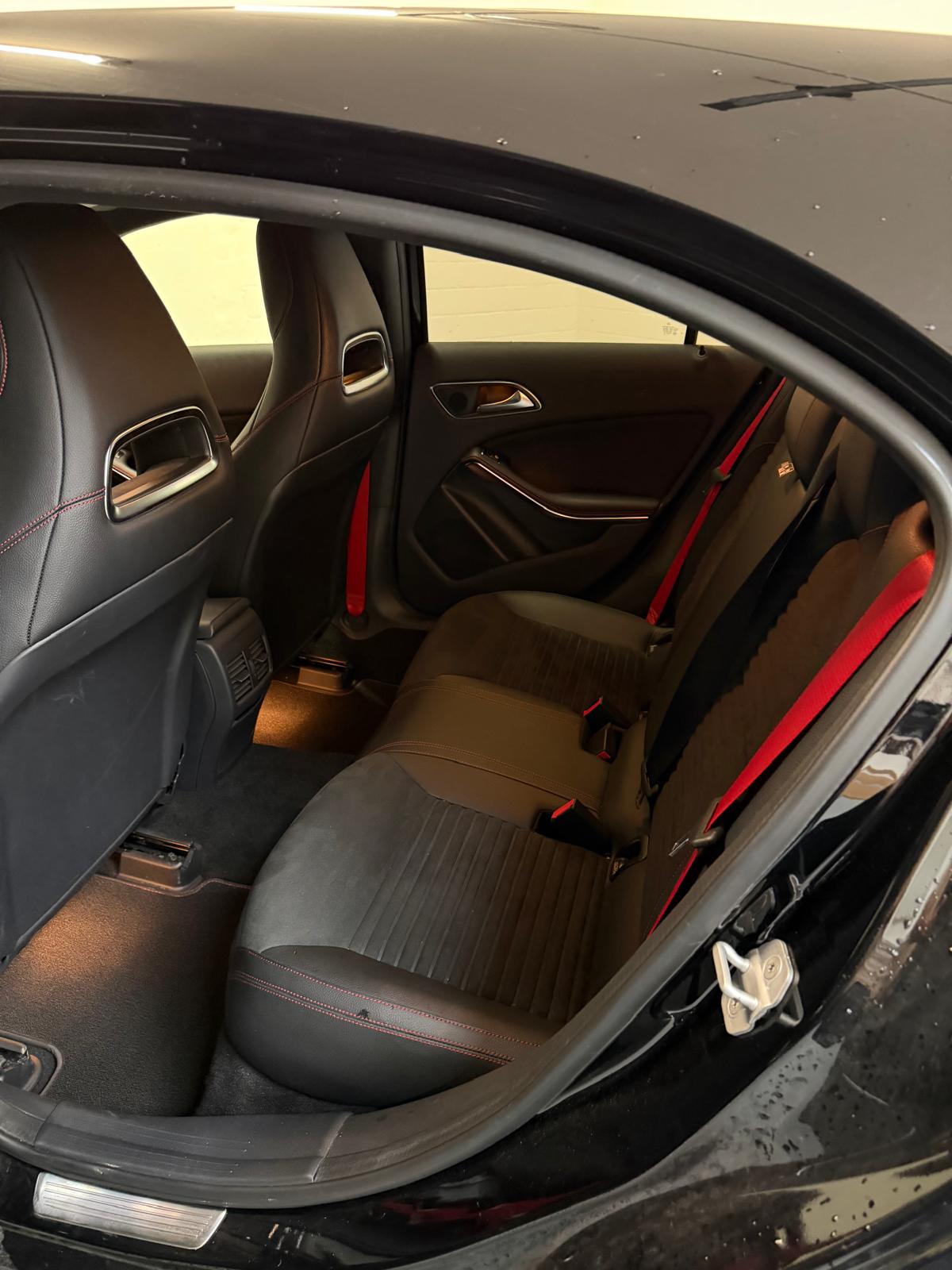 MERCEDES-BENZ A 250 Sport 7G-DCT AMG-Line ***CH-Fahrzeug***-image-12