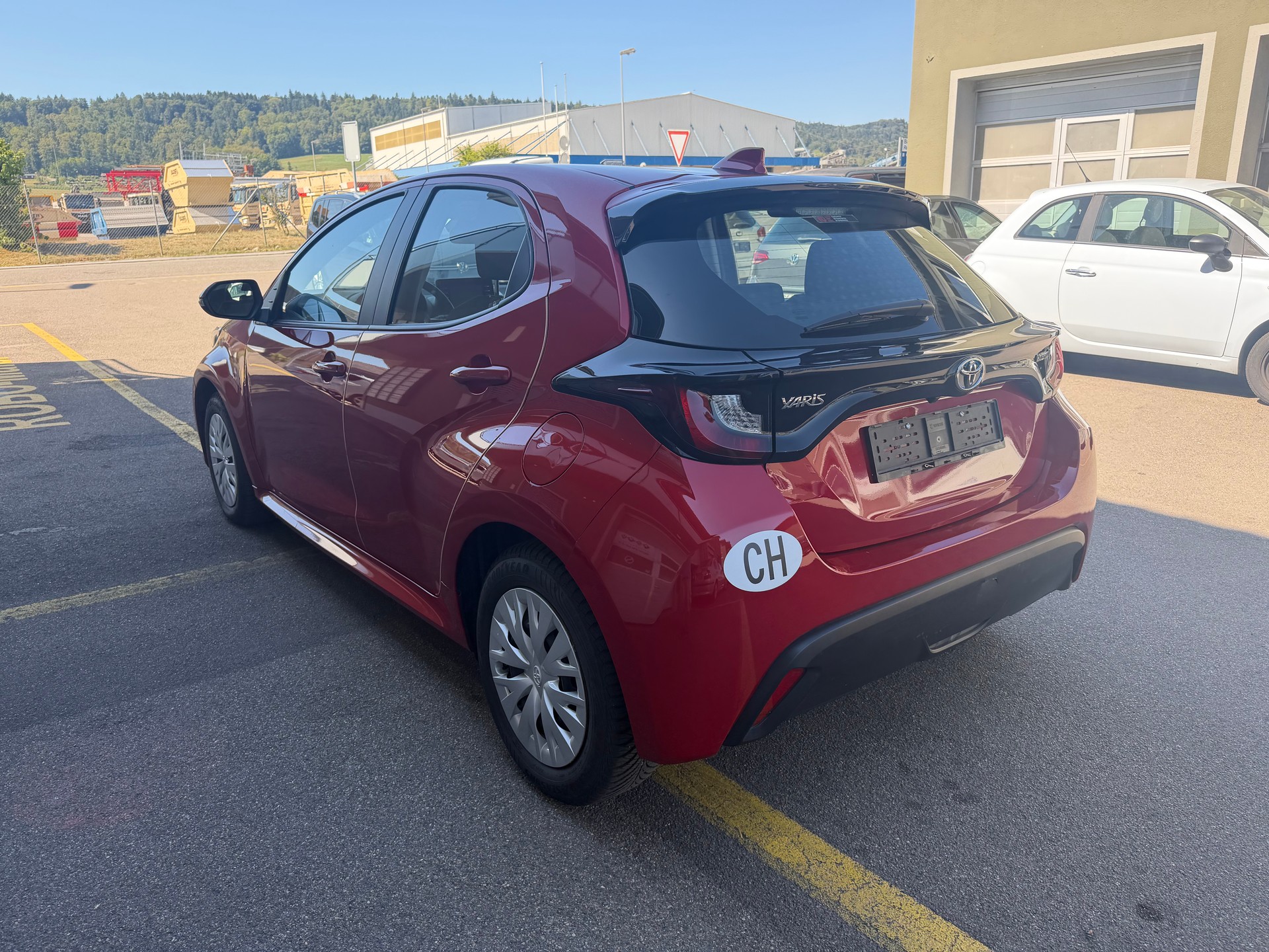 TOYOTA Yaris 1.5 Comfort e-CVT-image-4