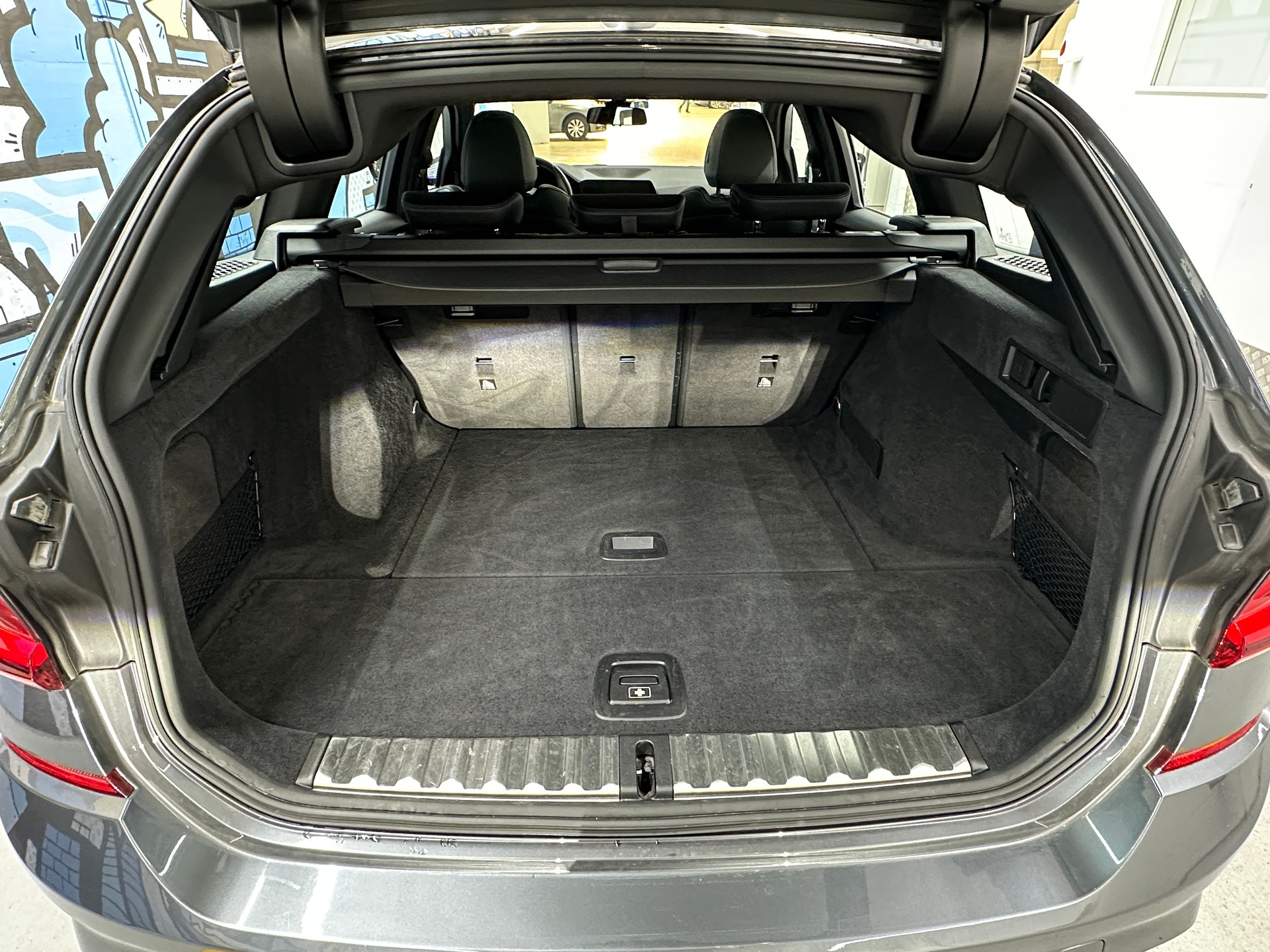 BMW 320d xDrive 48V Touring M Sport Steptronic-image-5