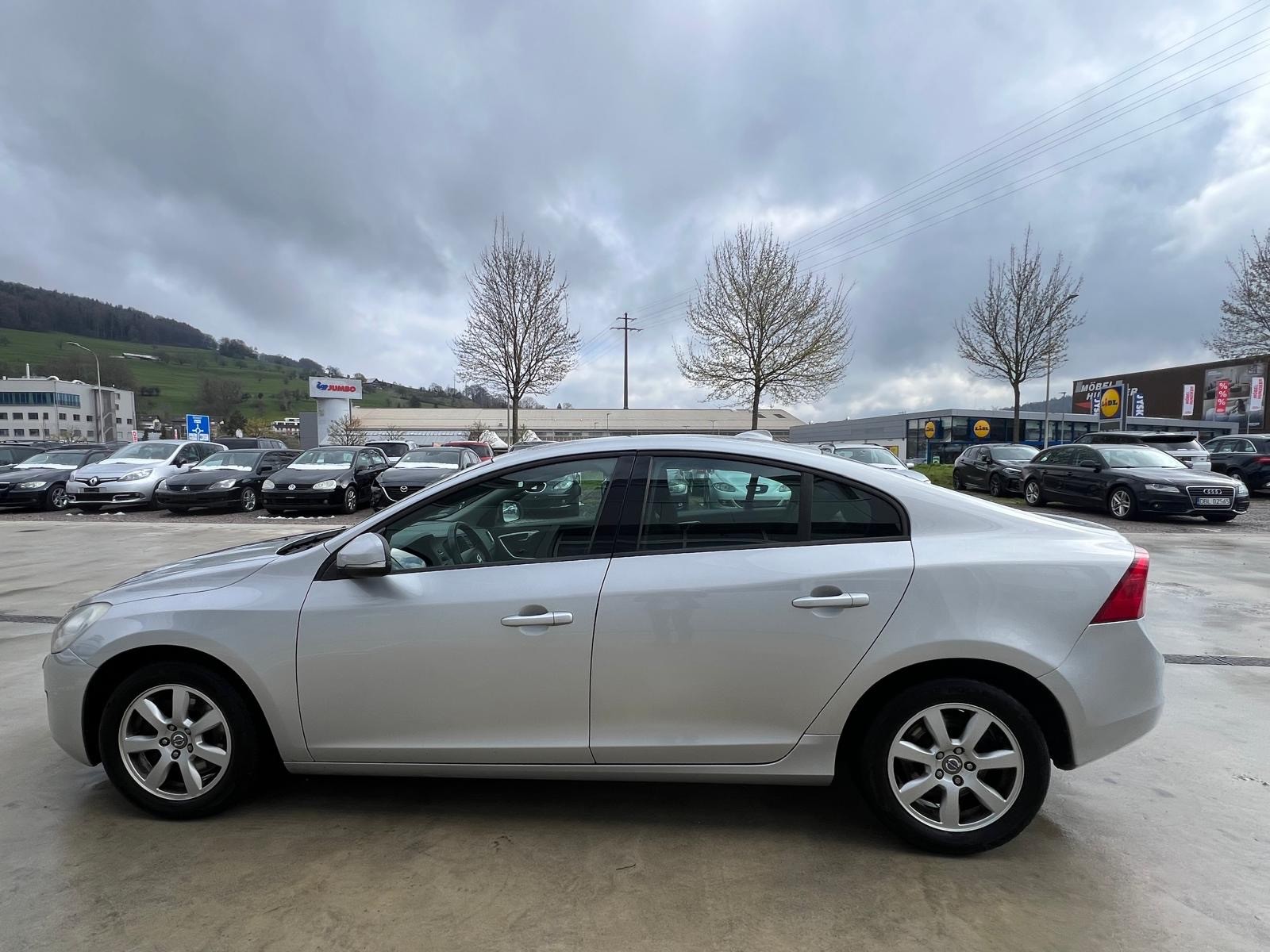 VOLVO S60 D5 AWD Summum Geartronic-image-6