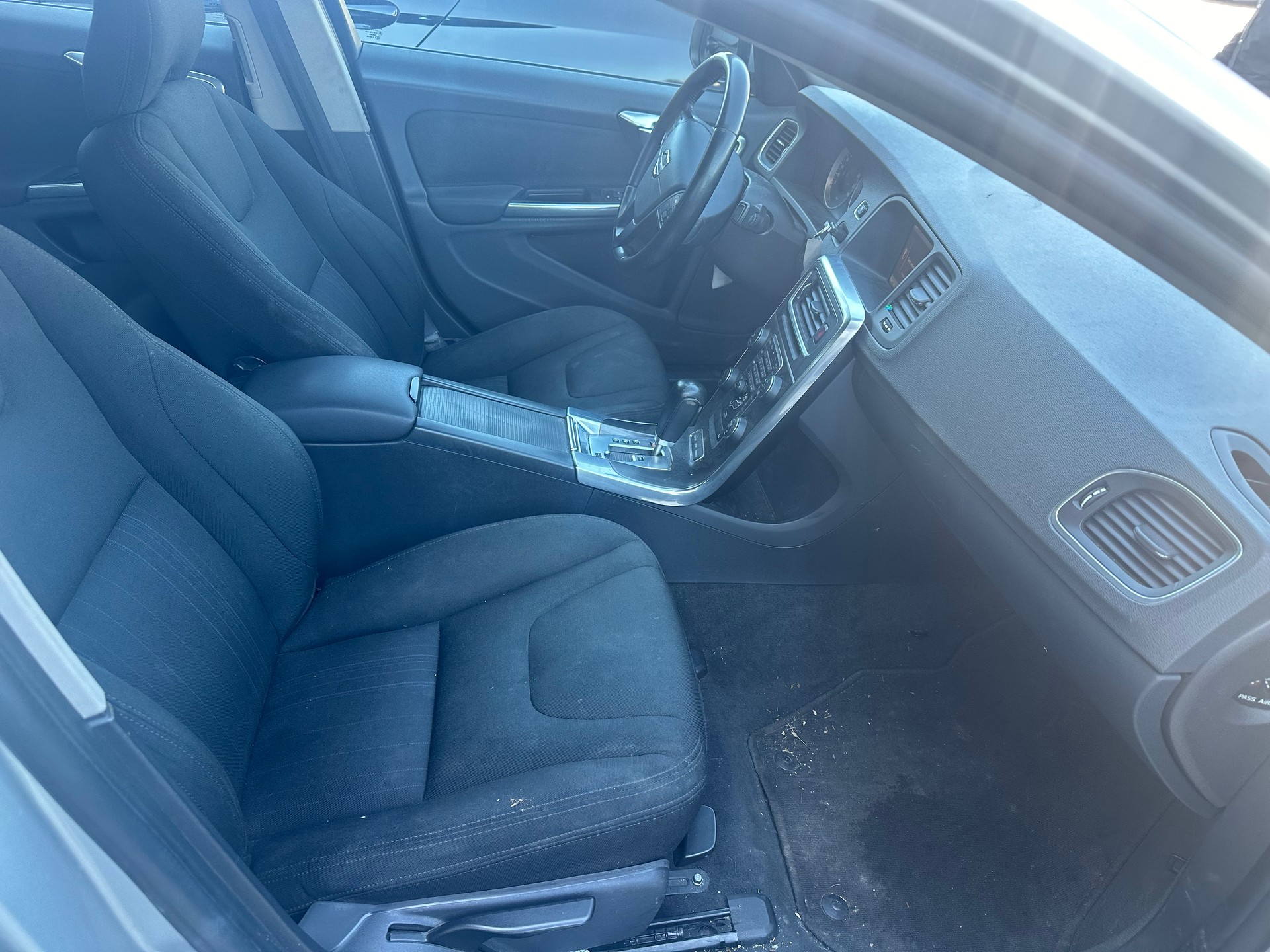 VOLVO S60 D5 AWD Summum Geartronic-image-10
