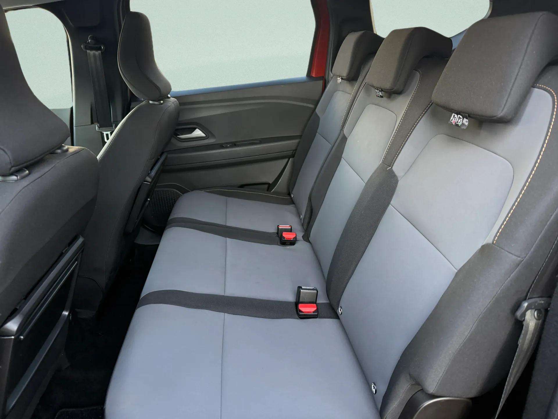 DACIA Jogger TCe 110 Extreme-image-14