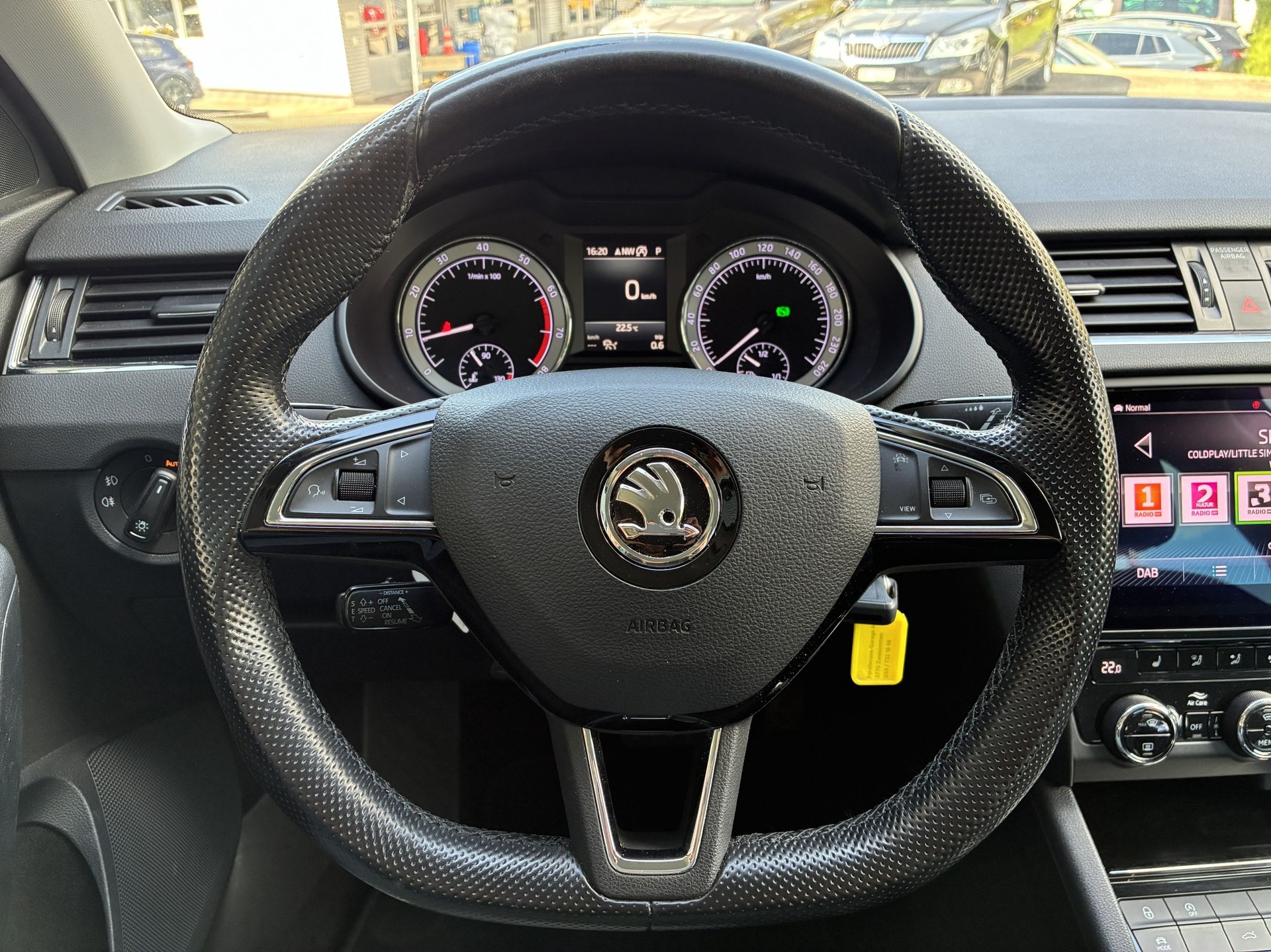 SKODA Octavia Combi 2.0 TSI Style 4x4 DSG-image-12