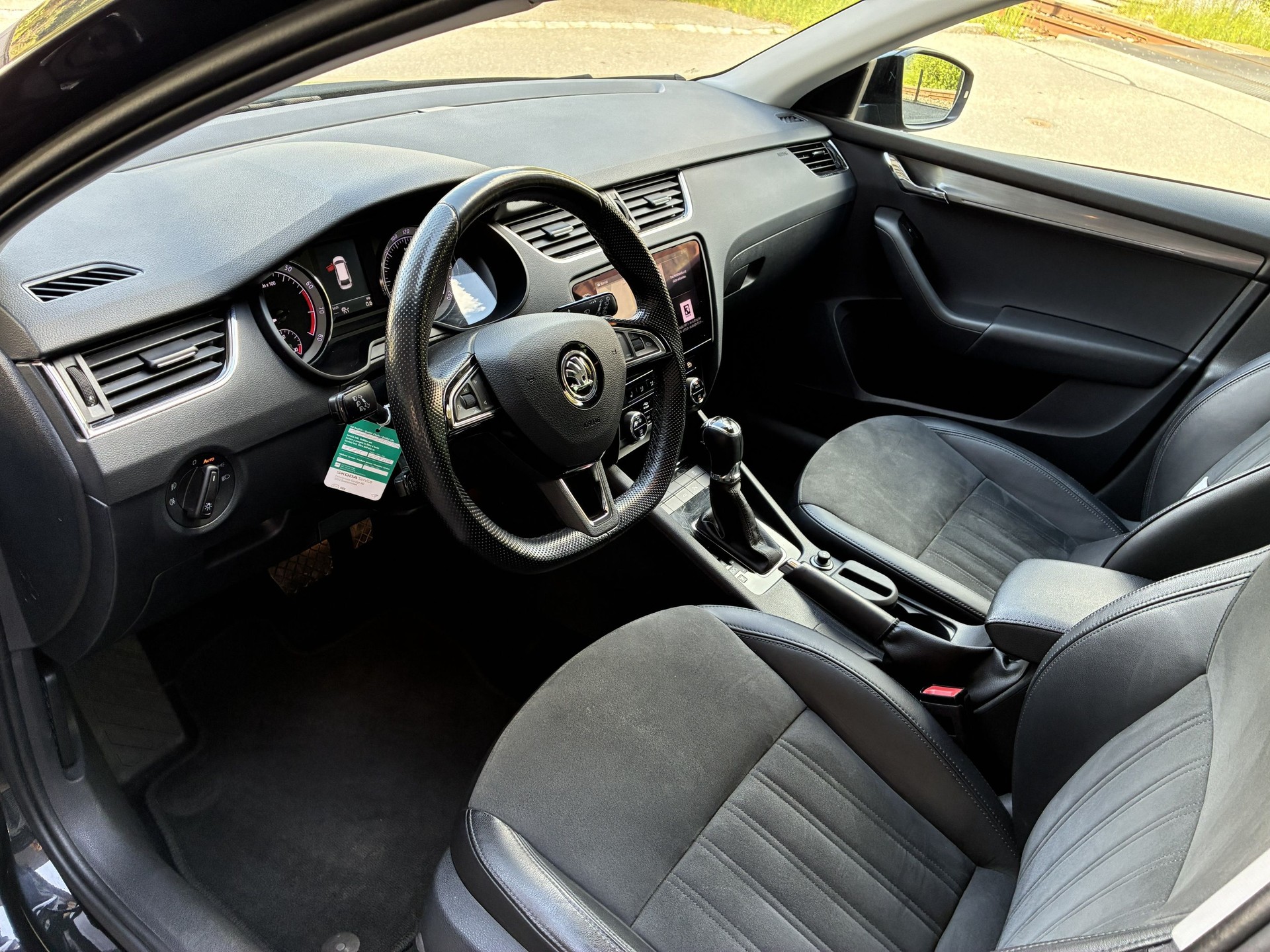 SKODA Octavia Combi 2.0 TSI Style 4x4 DSG-image-9