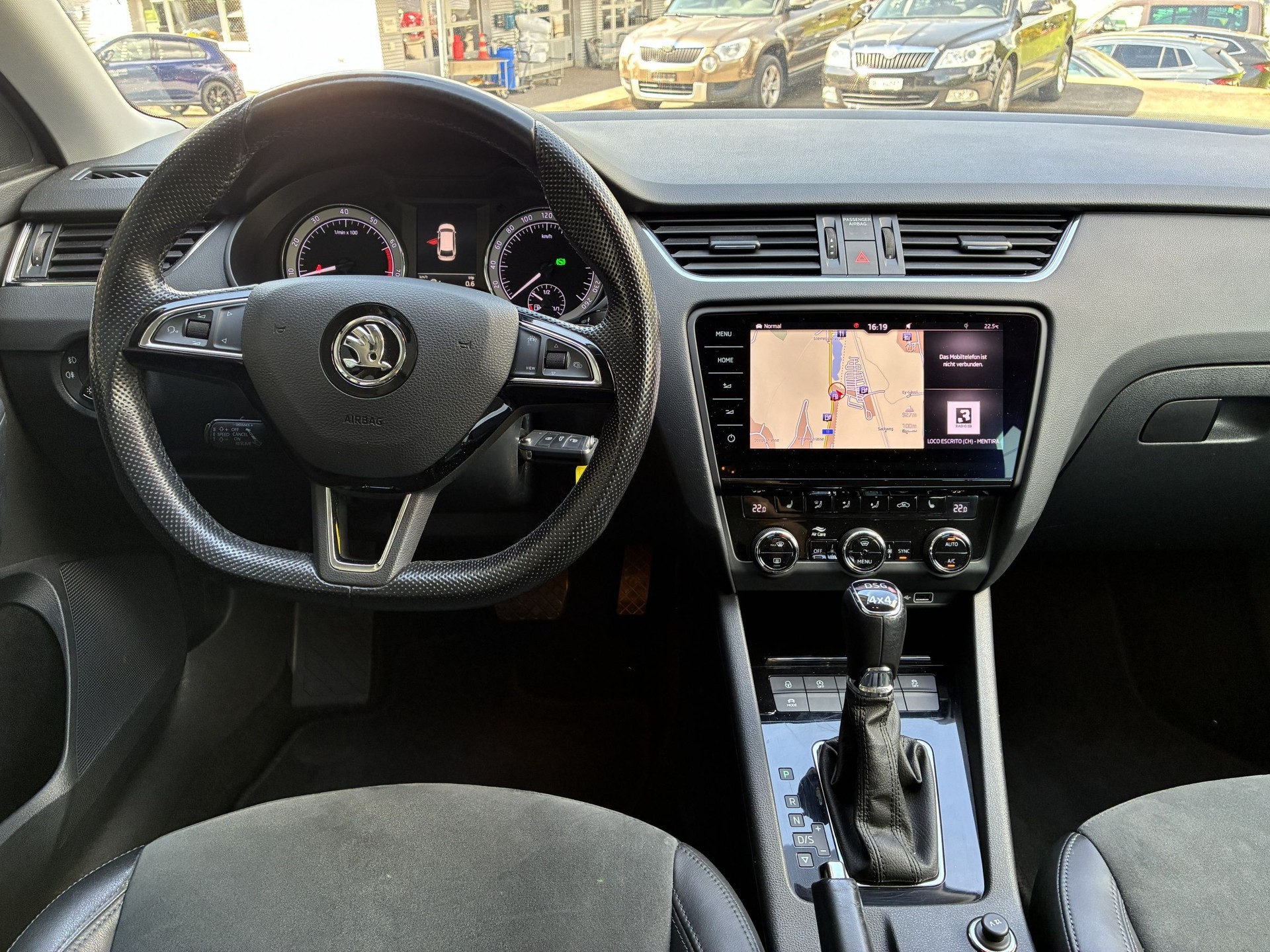 SKODA Octavia Combi 2.0 TSI Style 4x4 DSG-image-8