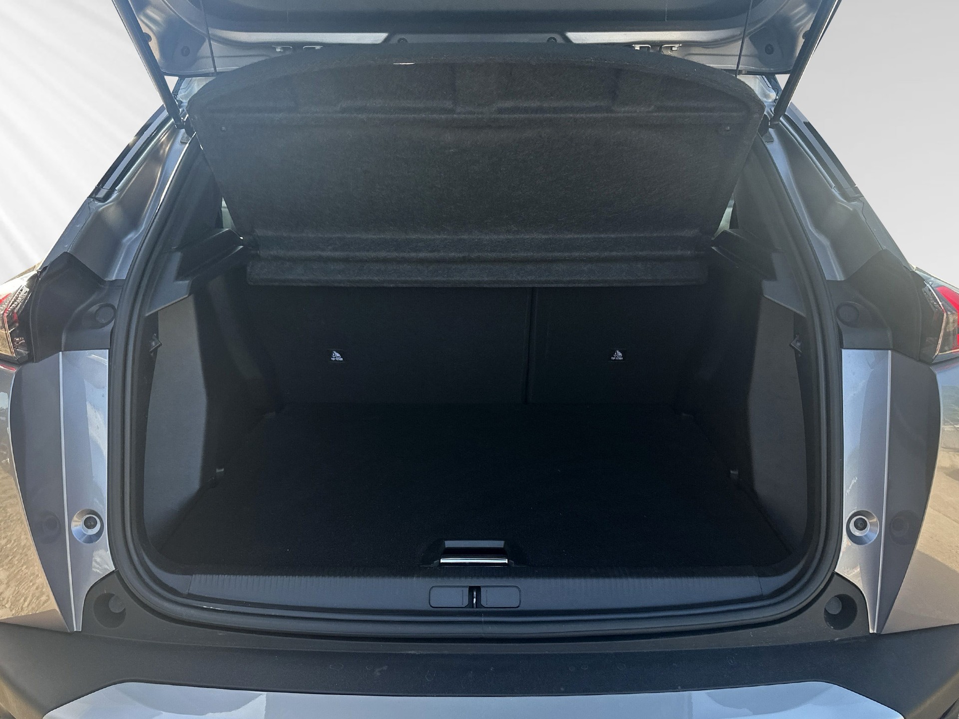 PEUGEOT 2008 1.2 PureTech GT EAT8-image-7