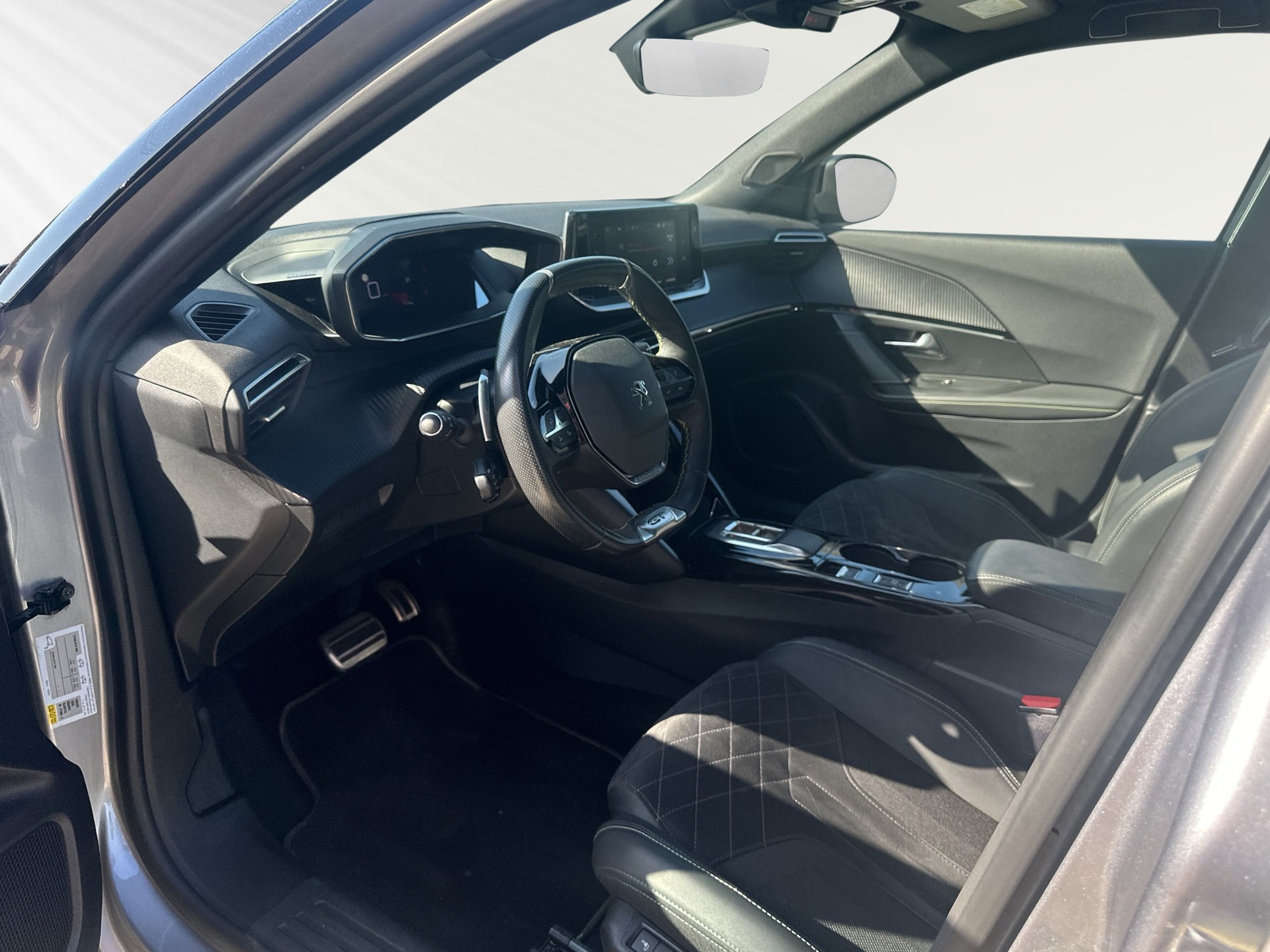 PEUGEOT 2008 1.2 PureTech GT EAT8-showroom-element-3