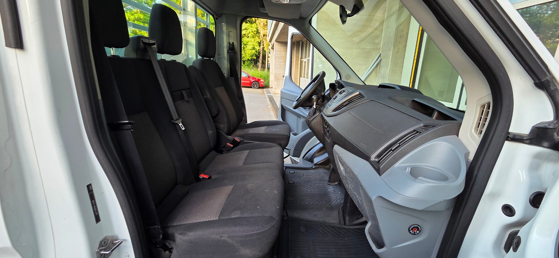 FORD Transit 350 L4 Trend 2.0 TDCi 130 FWD-image-11