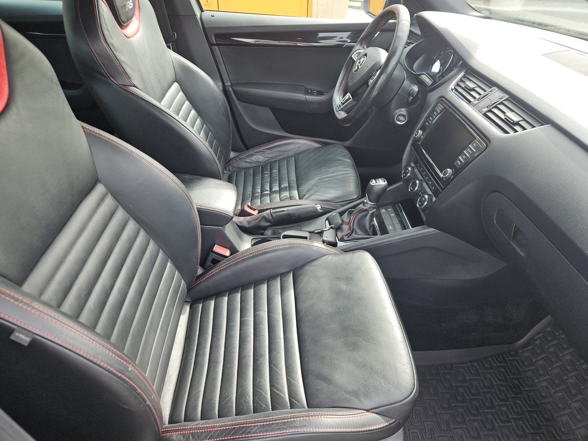 SKODA Octavia Combi 2.0 TSI RS 230-image-6